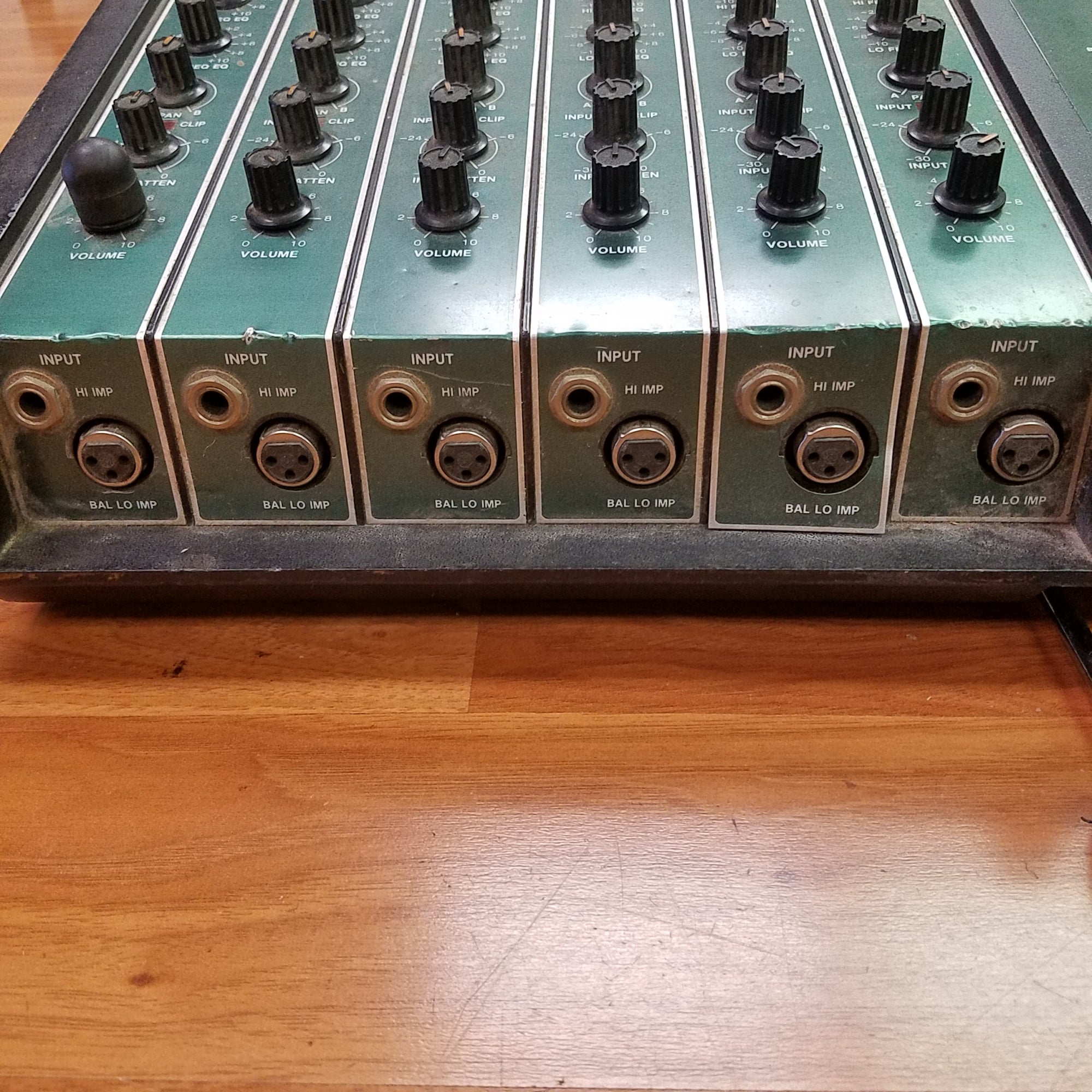 Shure Pro Master Power Console Powered Mixer