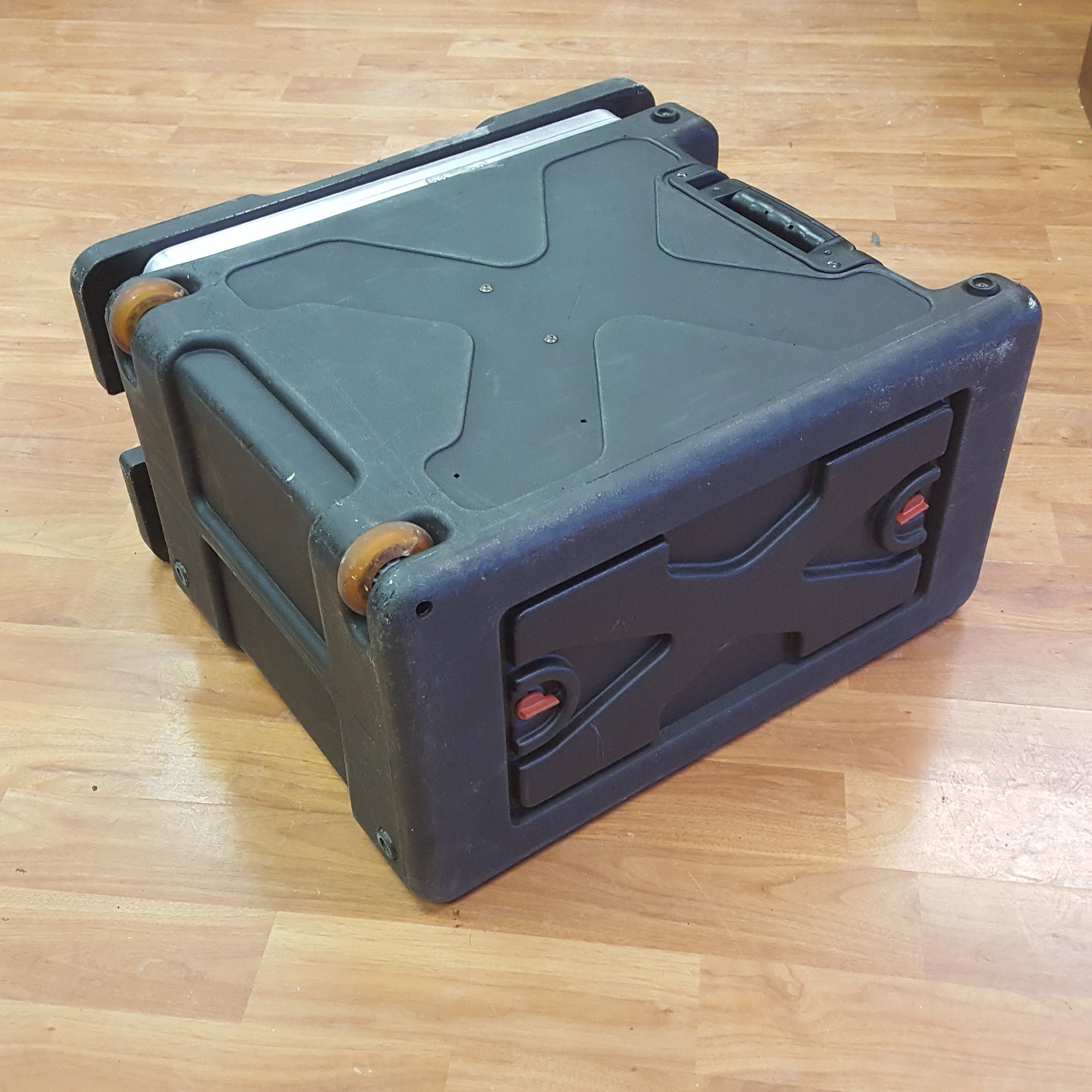 SKB 6U Rack w/ Wheels & Telescoping Handle