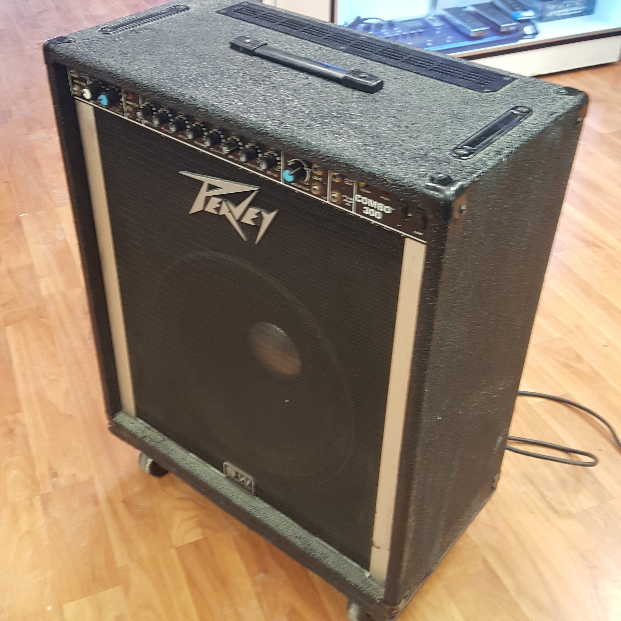 Peavey Combo 300 Bass Combo Amp Evolution Music 1473