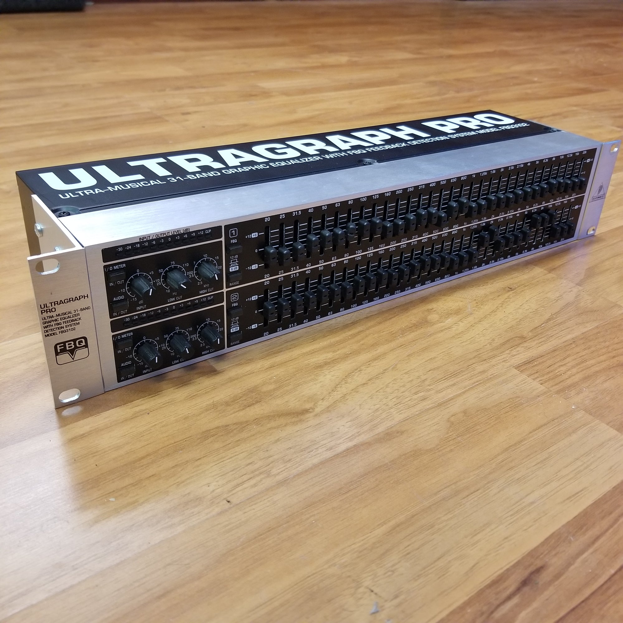 Behringer FBQ3102 31 Band EQ w/ Feedback Eliminator