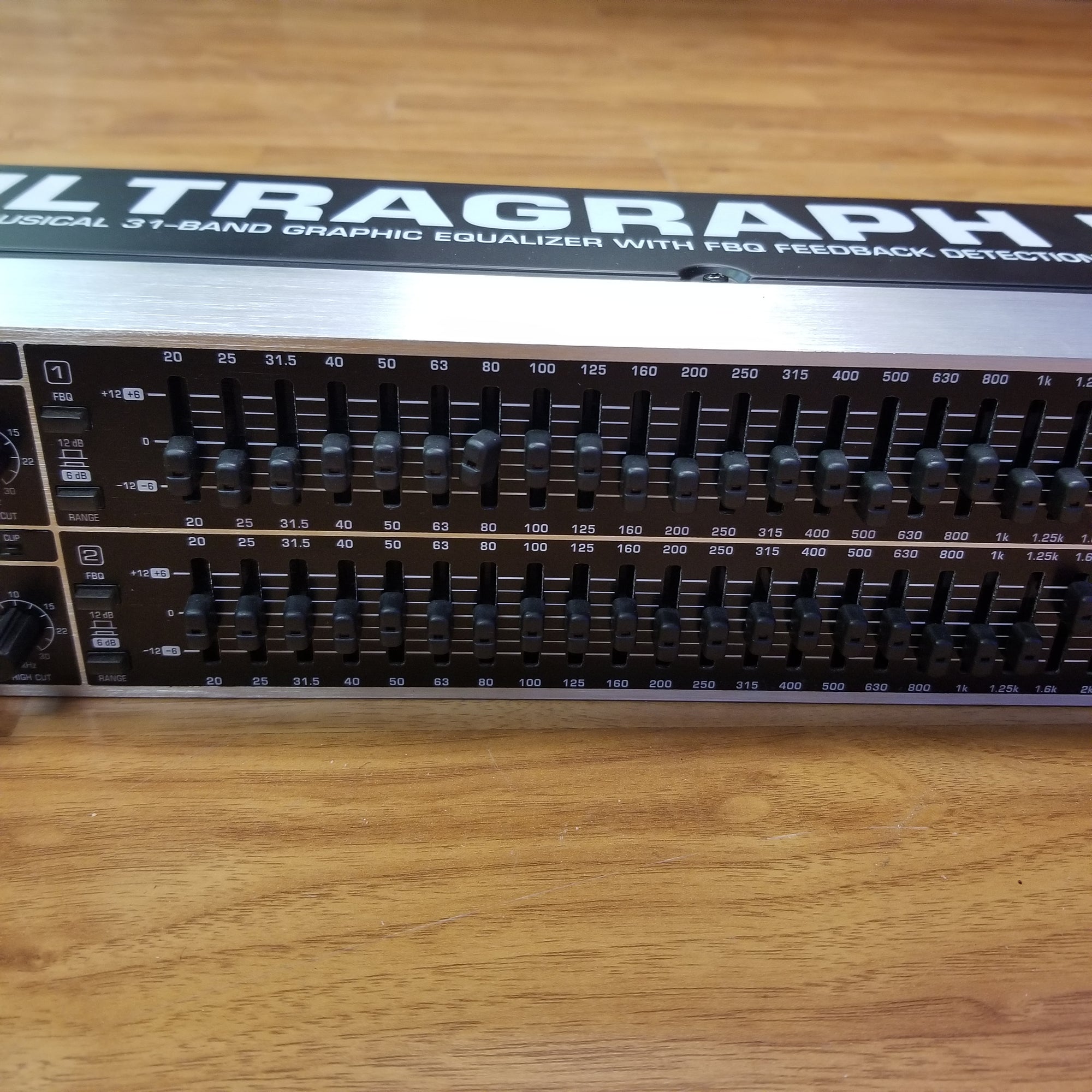 Behringer FBQ3102 31 Band EQ w/ Feedback Eliminator
