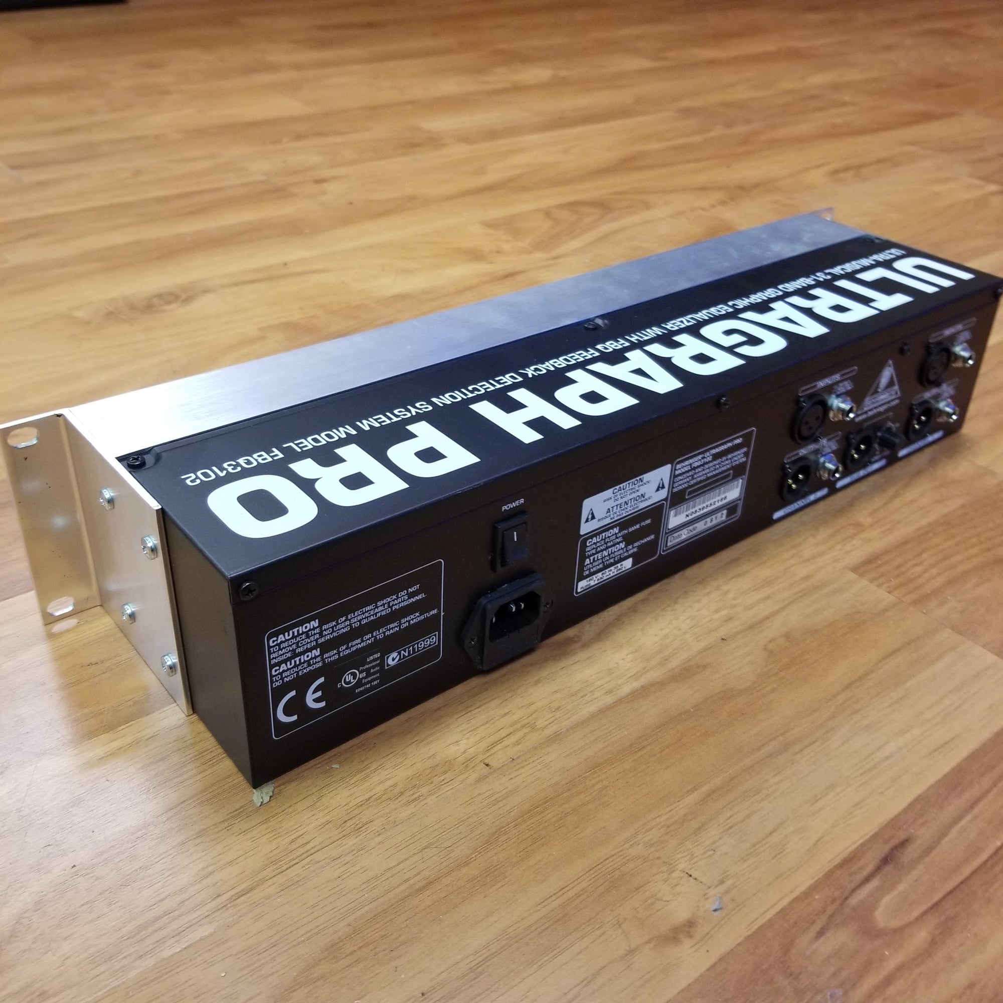 Behringer FBQ3102 31 Band EQ w/ Feedback Eliminator