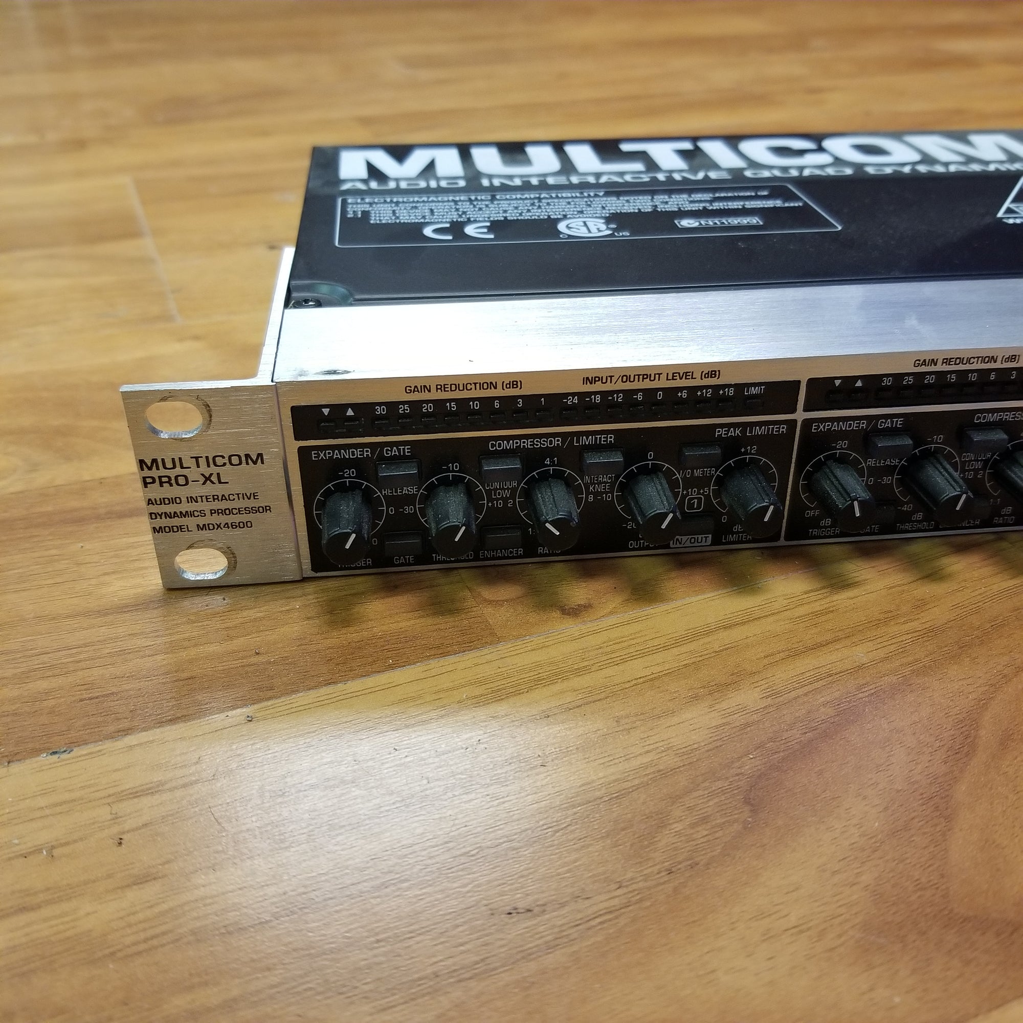 Behringer MDX4600 4 Channel Expander Gate/Compressor/Limiter w/ Dynamic Enhancer & Low Cont. Filter
