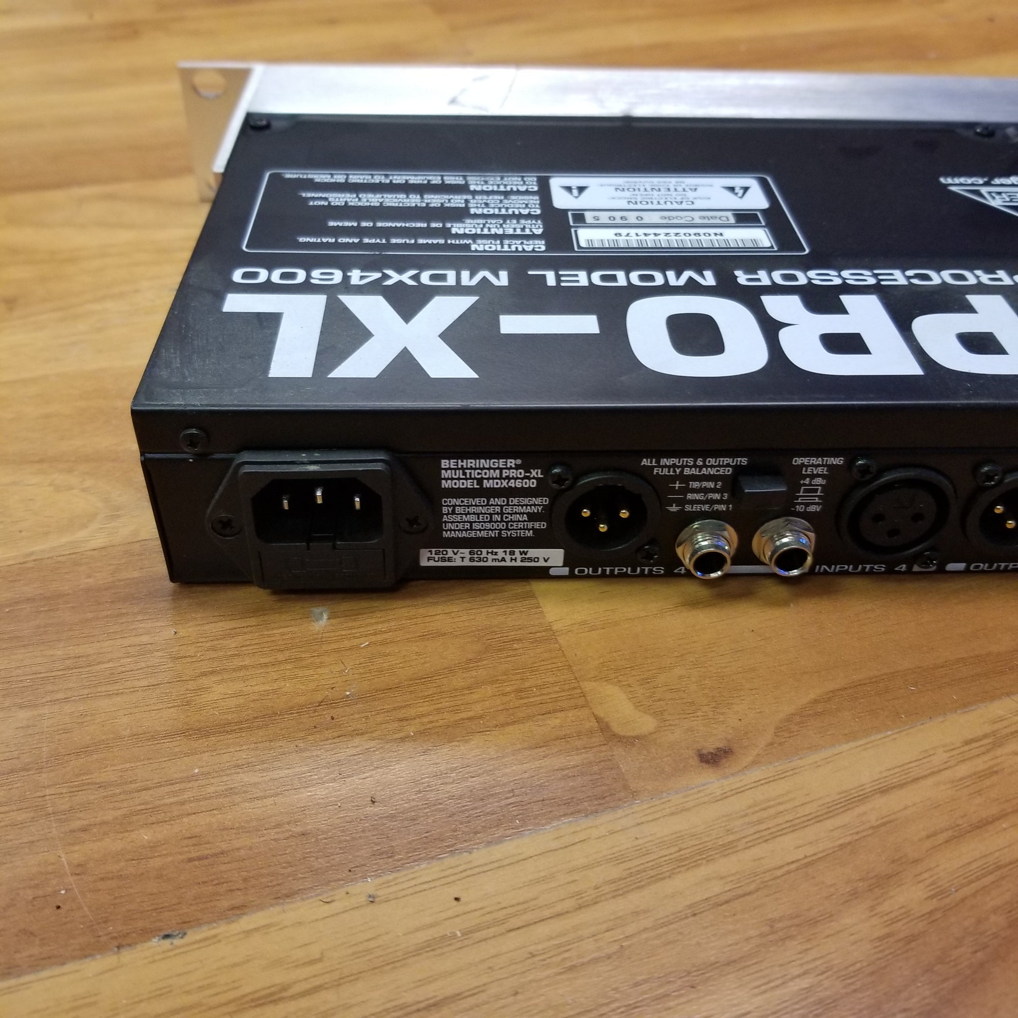 Behringer MDX4600 4 Channel Expander Gate/Compressor/Limiter w/ Dynamic Enhancer & Low Cont. Filter
