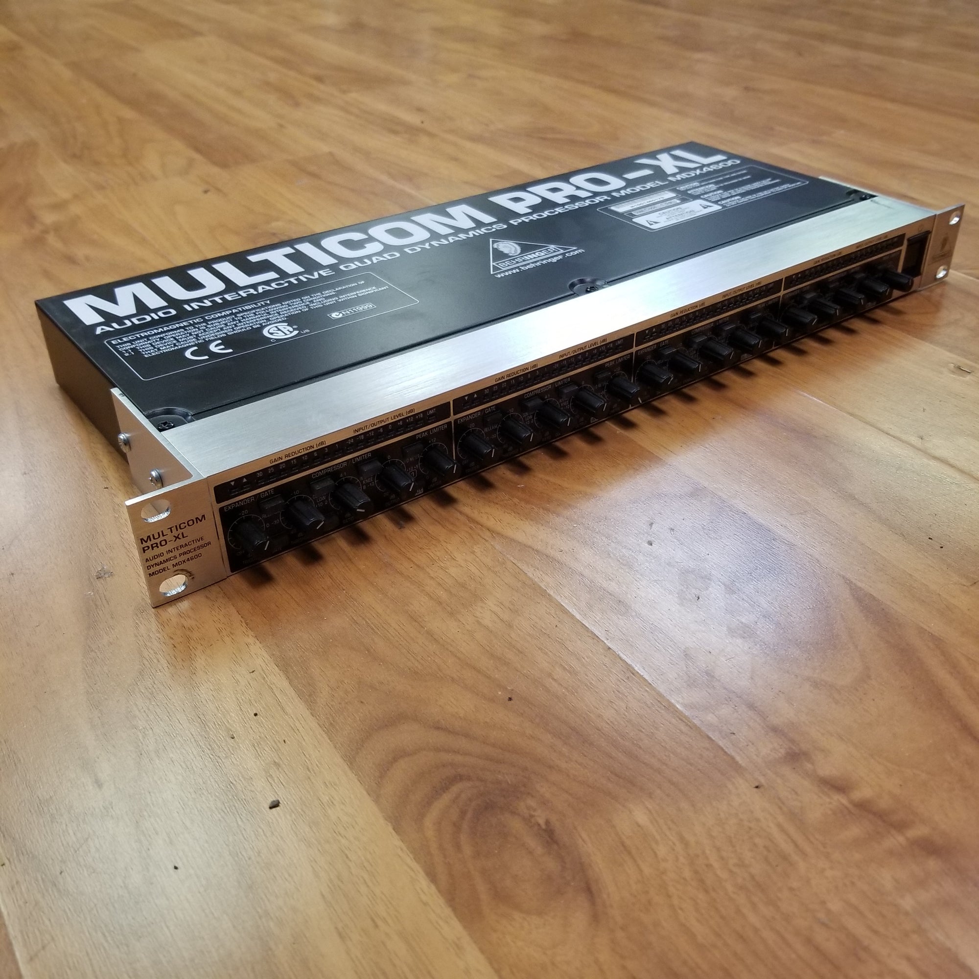Behringer MDX4600 4 Channel Expander Gate/Compressor/Limiter w/ Dynamic Enhancer & Low Cont. Filter