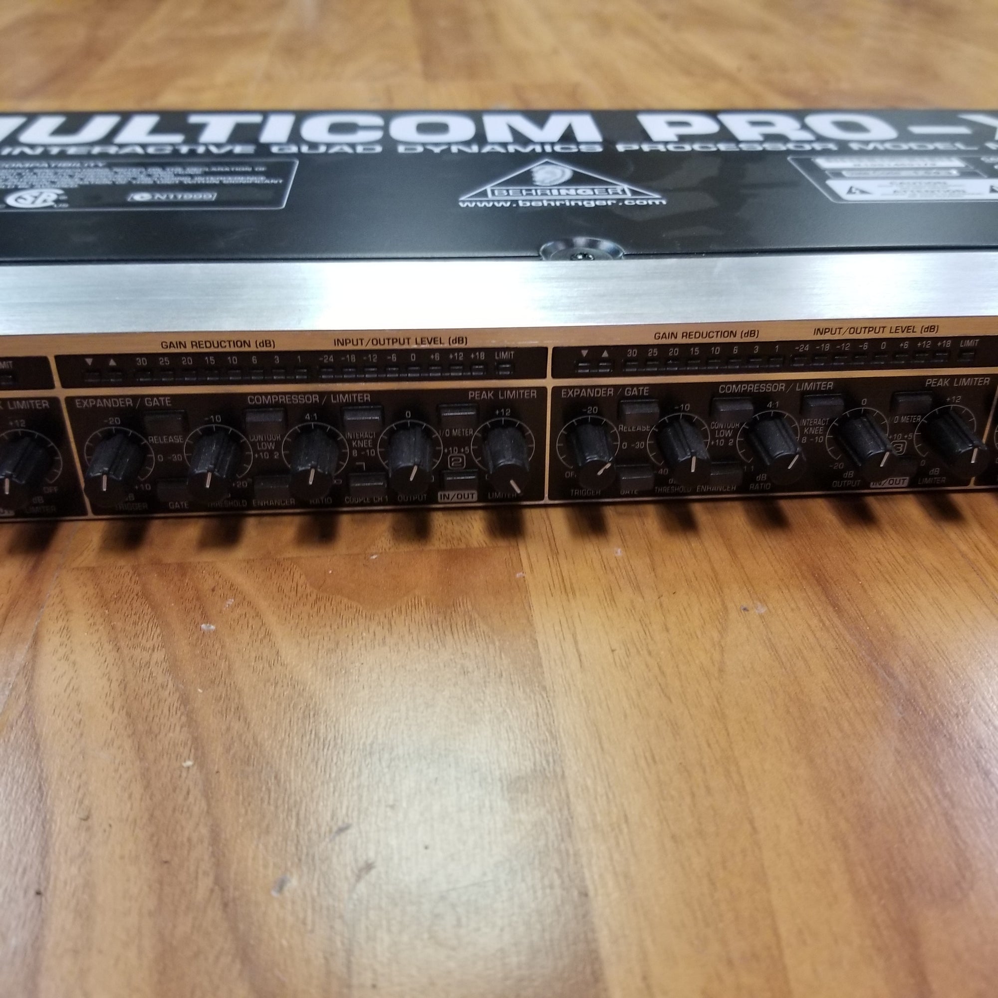 Behringer MDX4600 4 Channel Expander Gate/Compressor/Limiter w/ Dynamic Enhancer & Low Cont. Filter