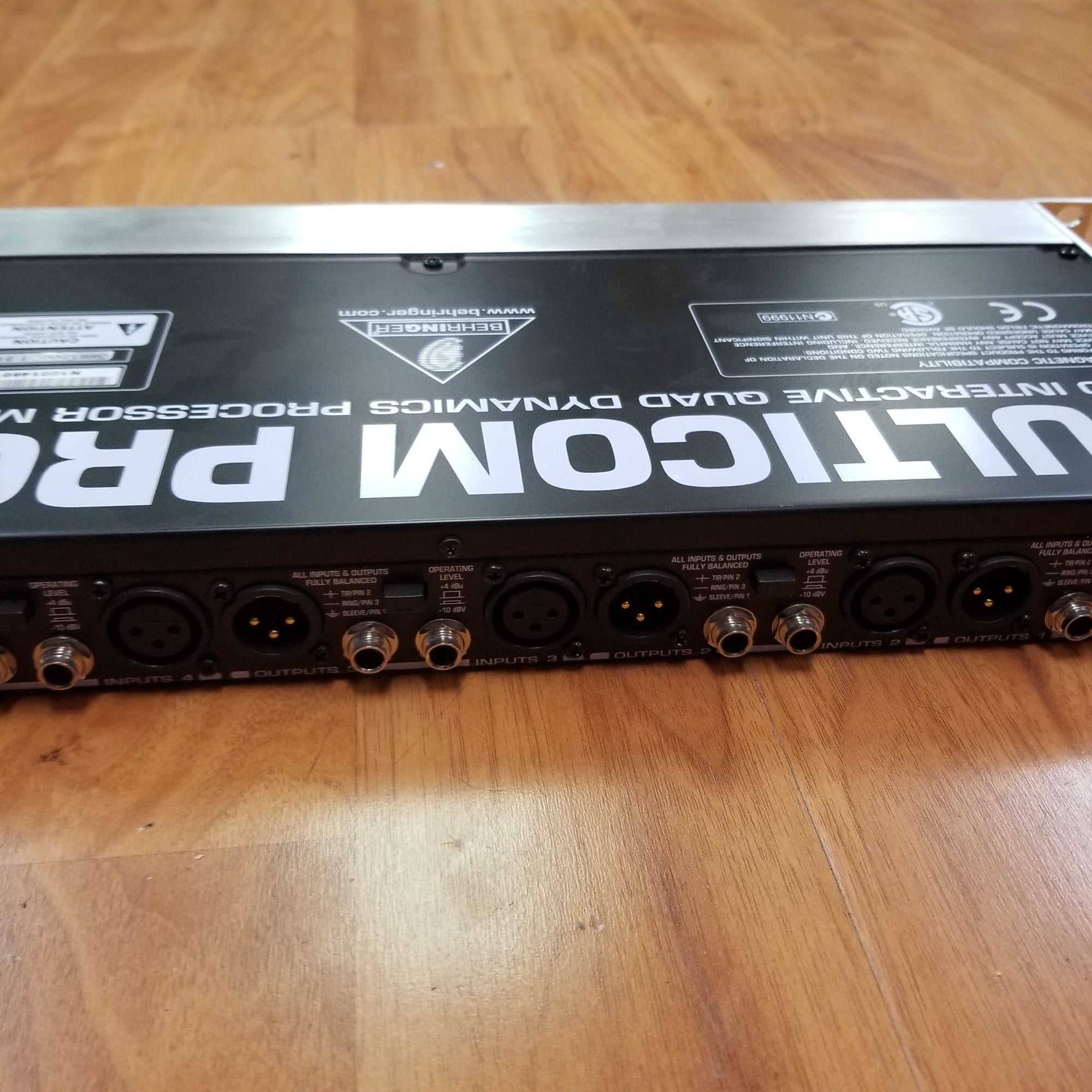 Behringer MDX4600 4 Channel Expander Gate/Compressor/Limiter w/ Dynamic Enhancer & Low Cont. Filter