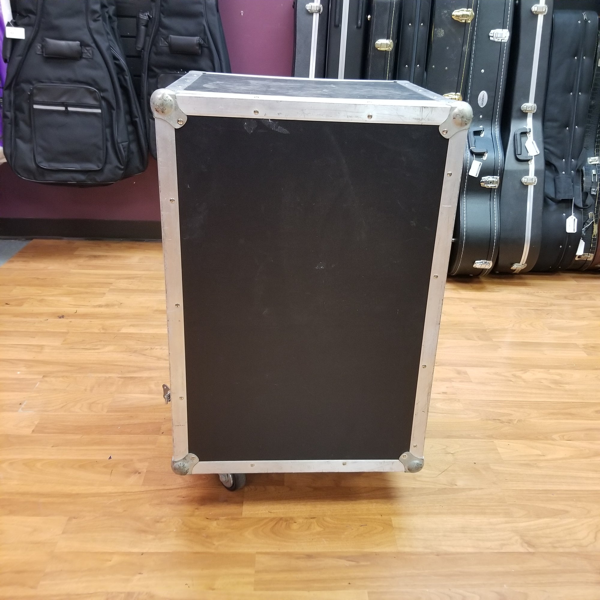 Roadie Rolling Rack Case 24U
