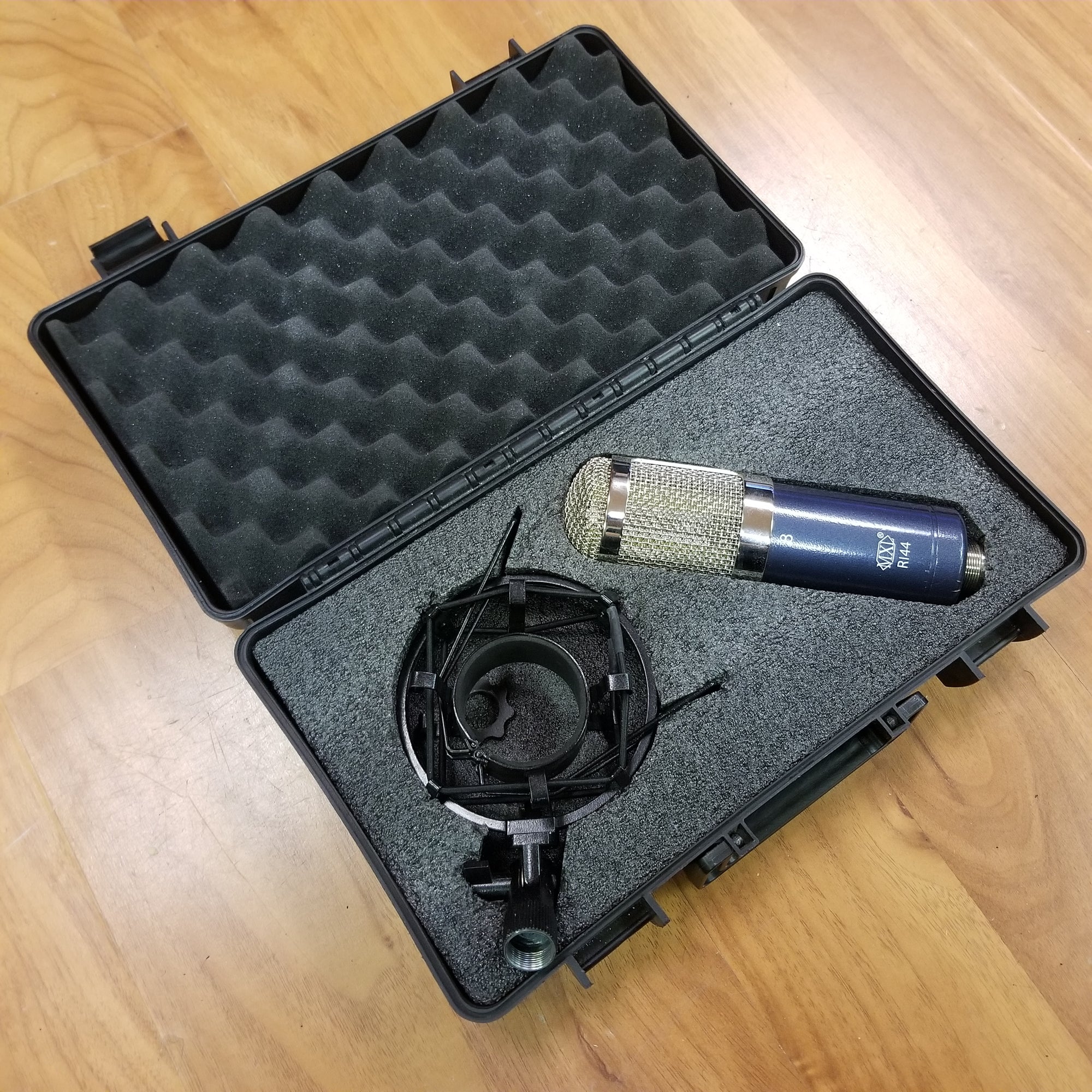 MXL R144 Ribbon Mic w/Case