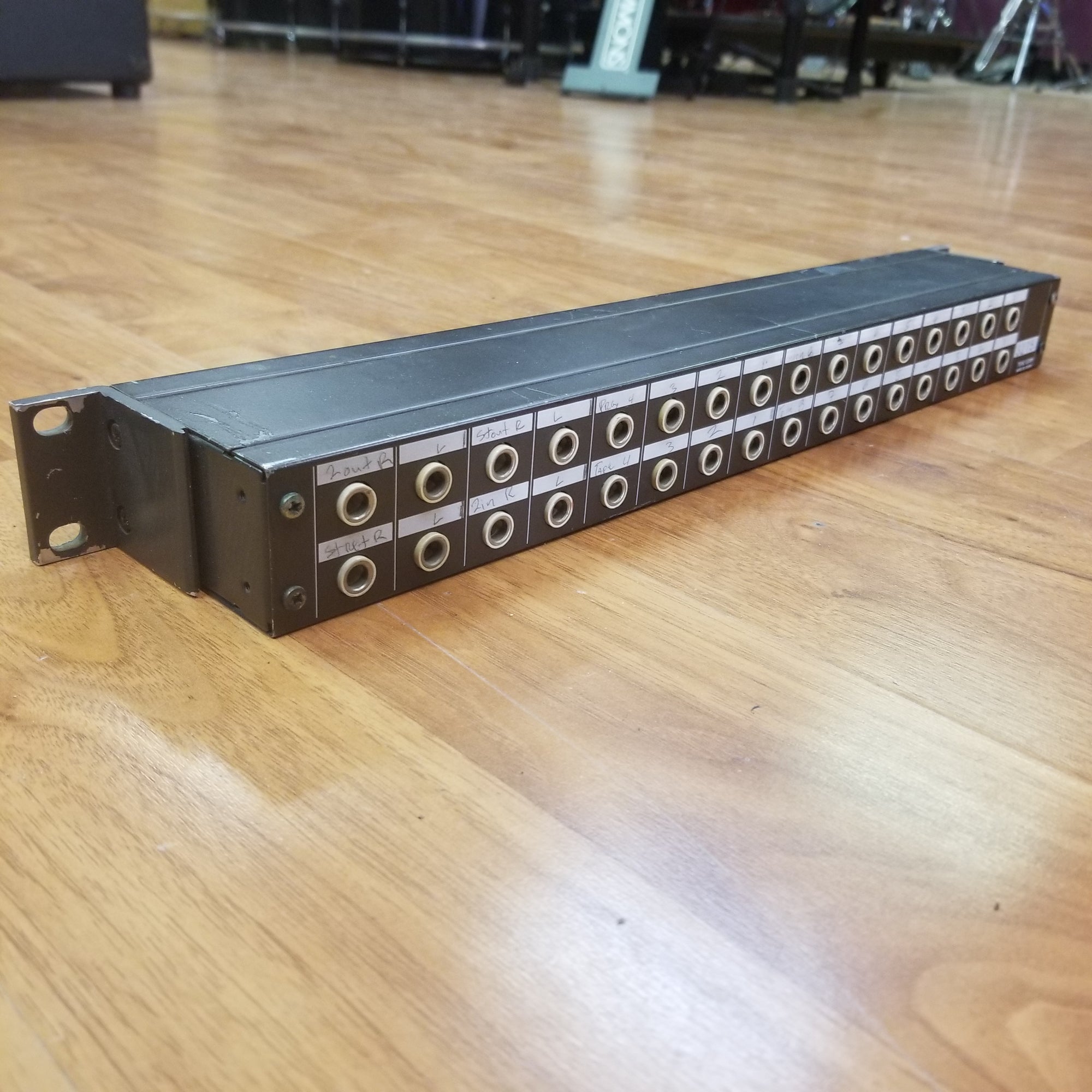Tascam PB-32P Patchbay