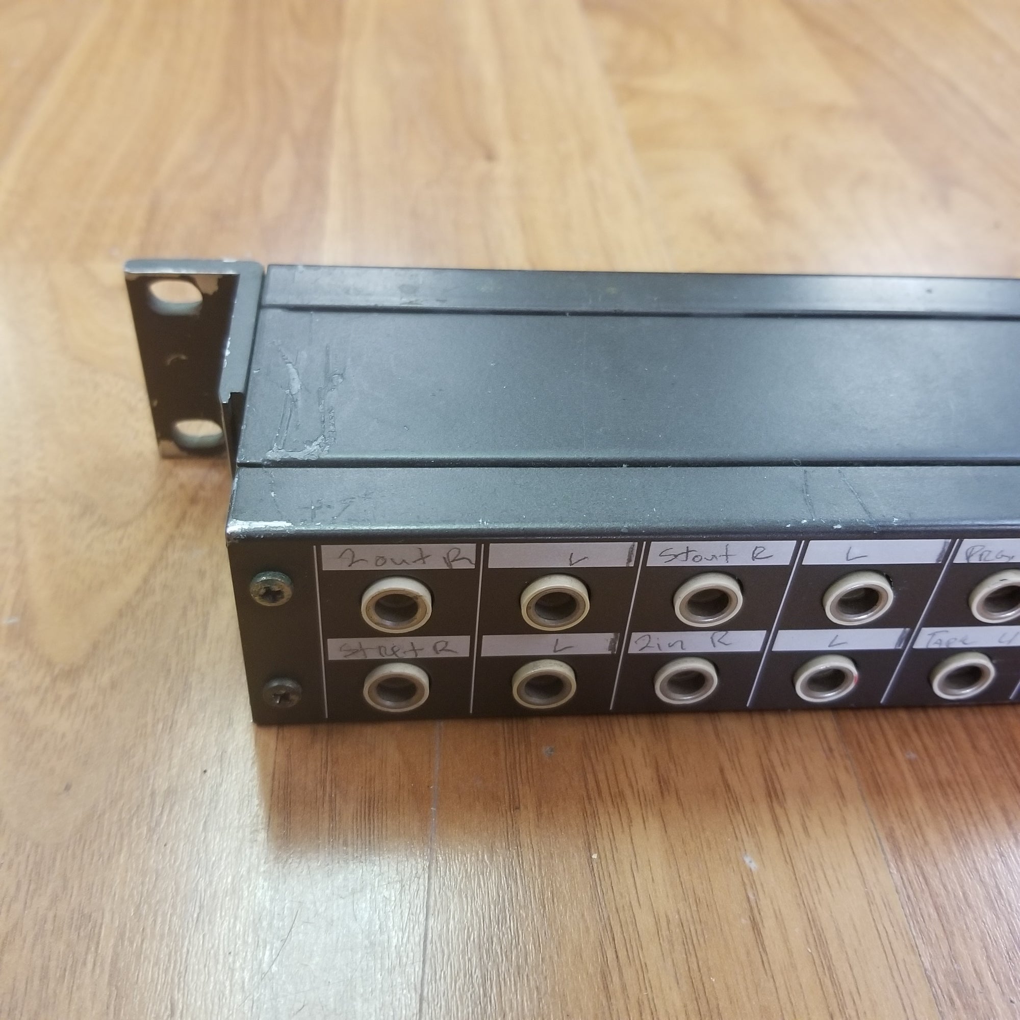 Tascam PB-32P Patchbay