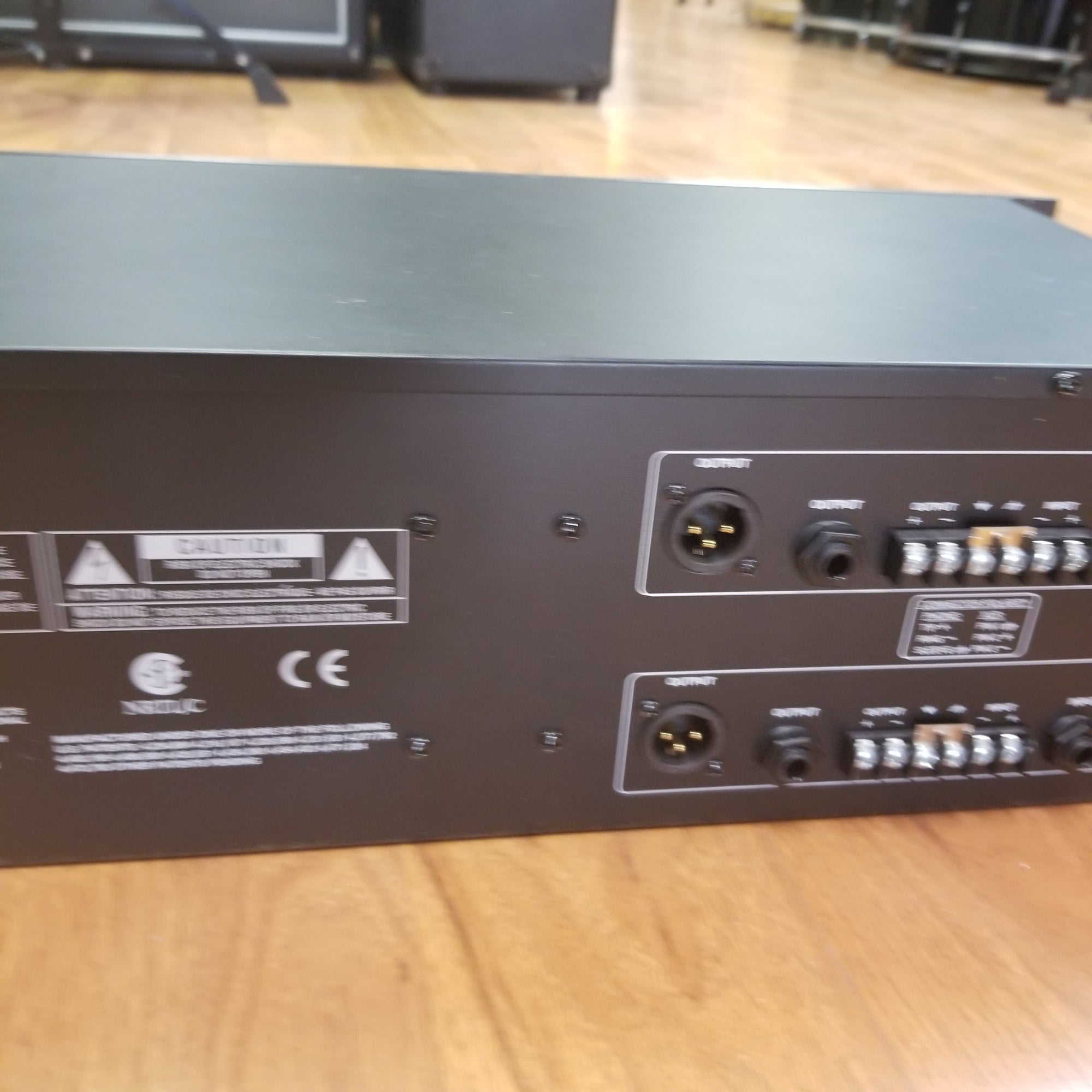 dbx 1231 イコライザー dbx 1231 Graphic Equalizer | FrontEndAudio.com