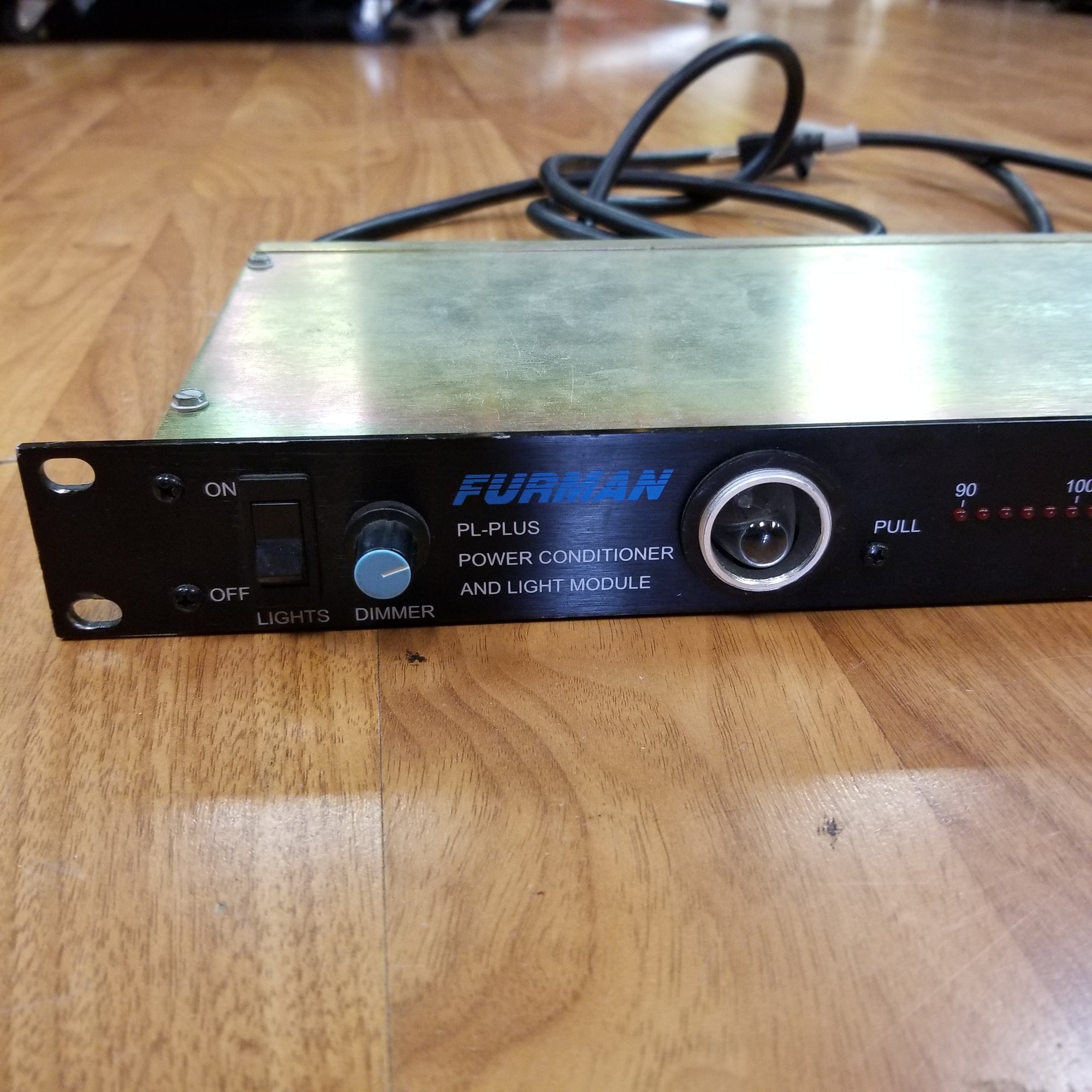 Furman M-8L Rack Power Conditioner
