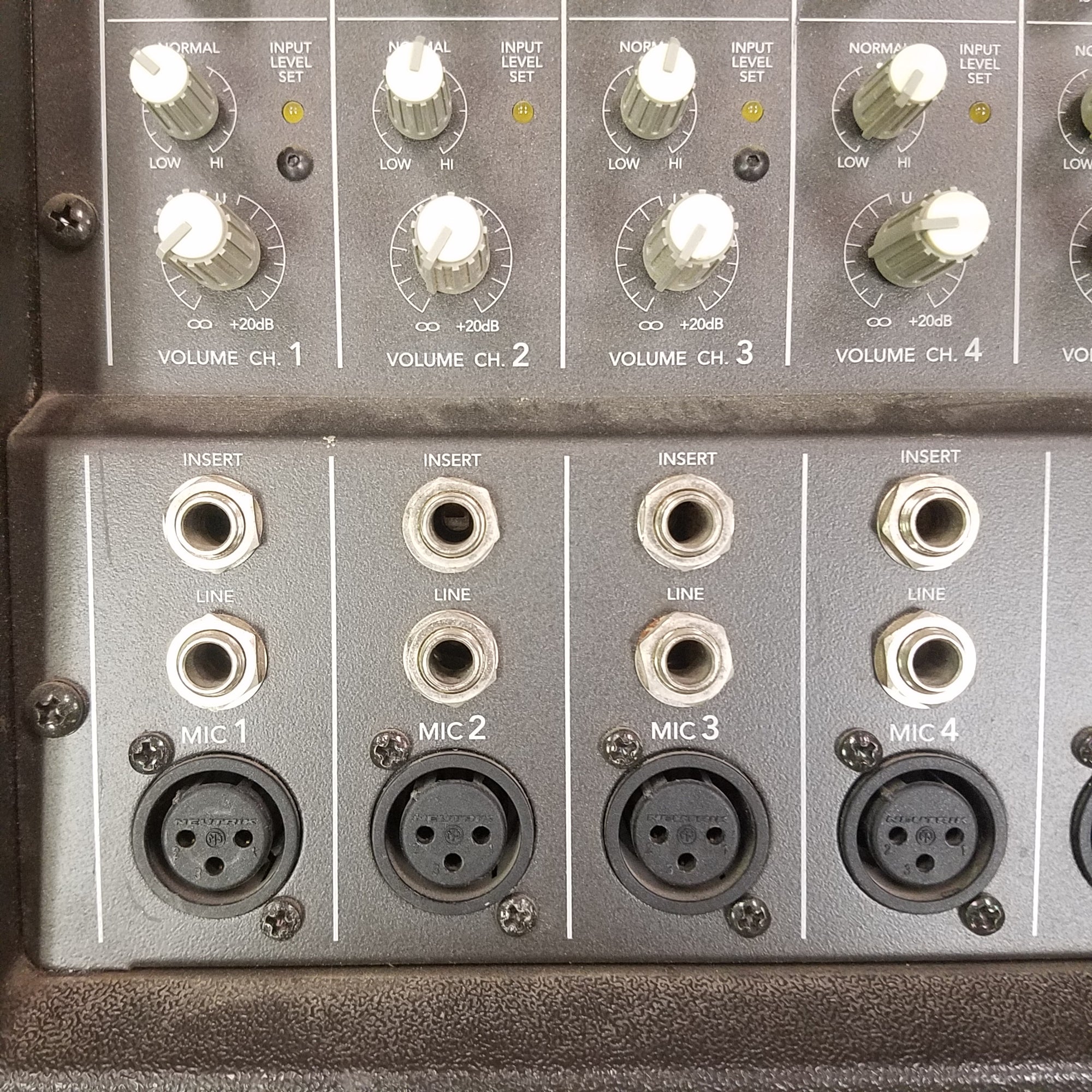 Mackie 406m powered mixer