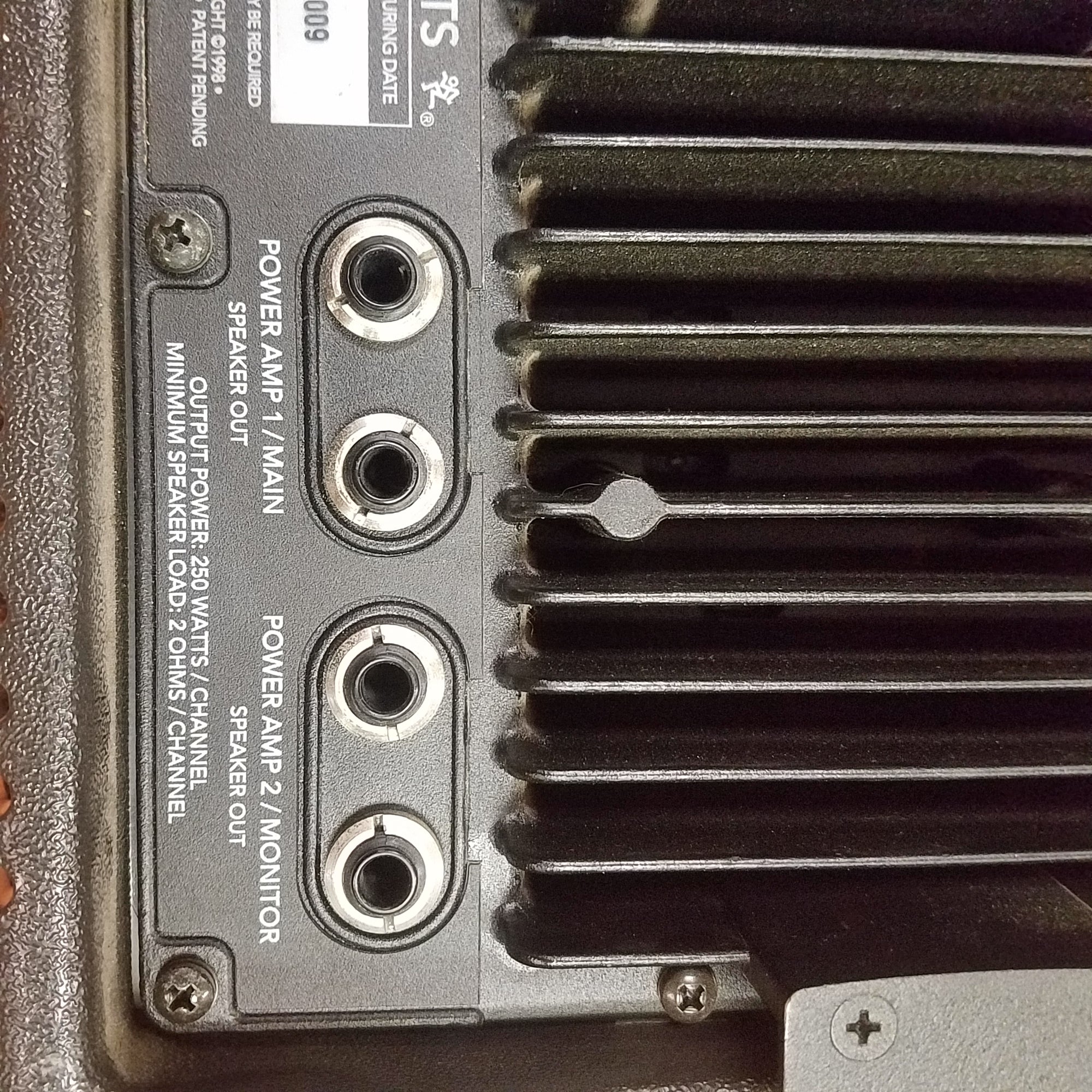 Mackie 406m powered mixer