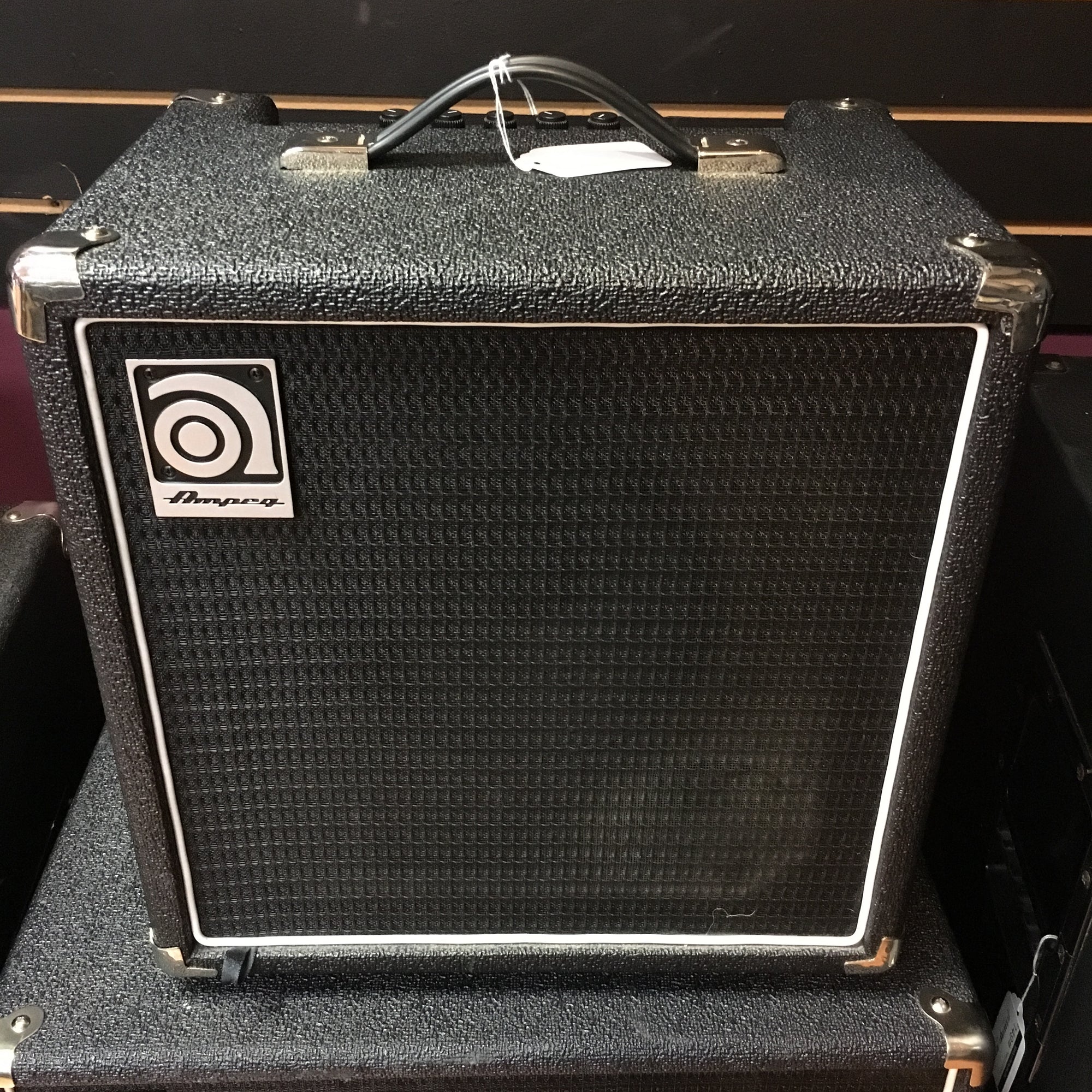 Ampeg BA-108 Bass Combo Amp