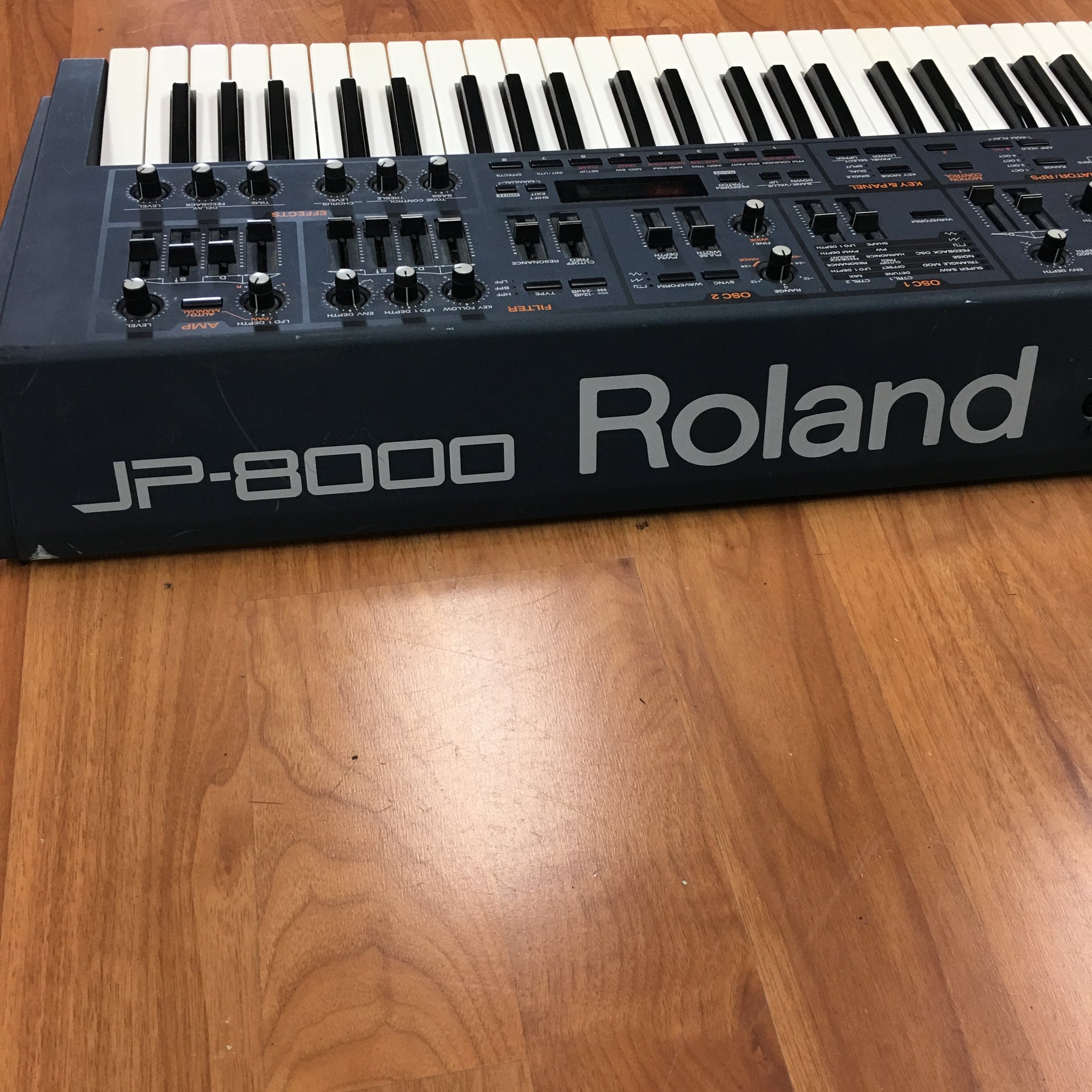 Roland JP8000 Synth