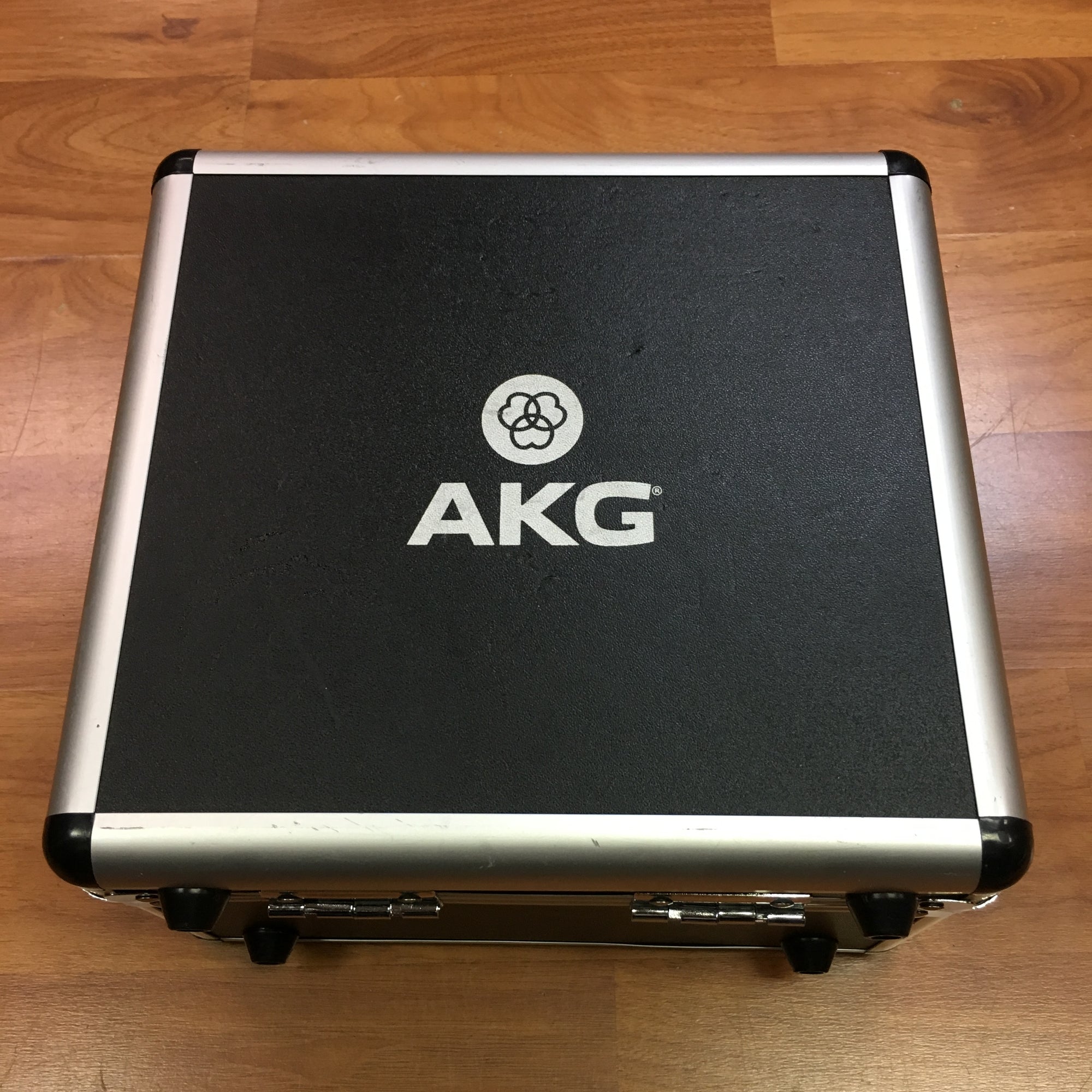 AKG P420 Large Diaphragm Condenser Microphone with Case