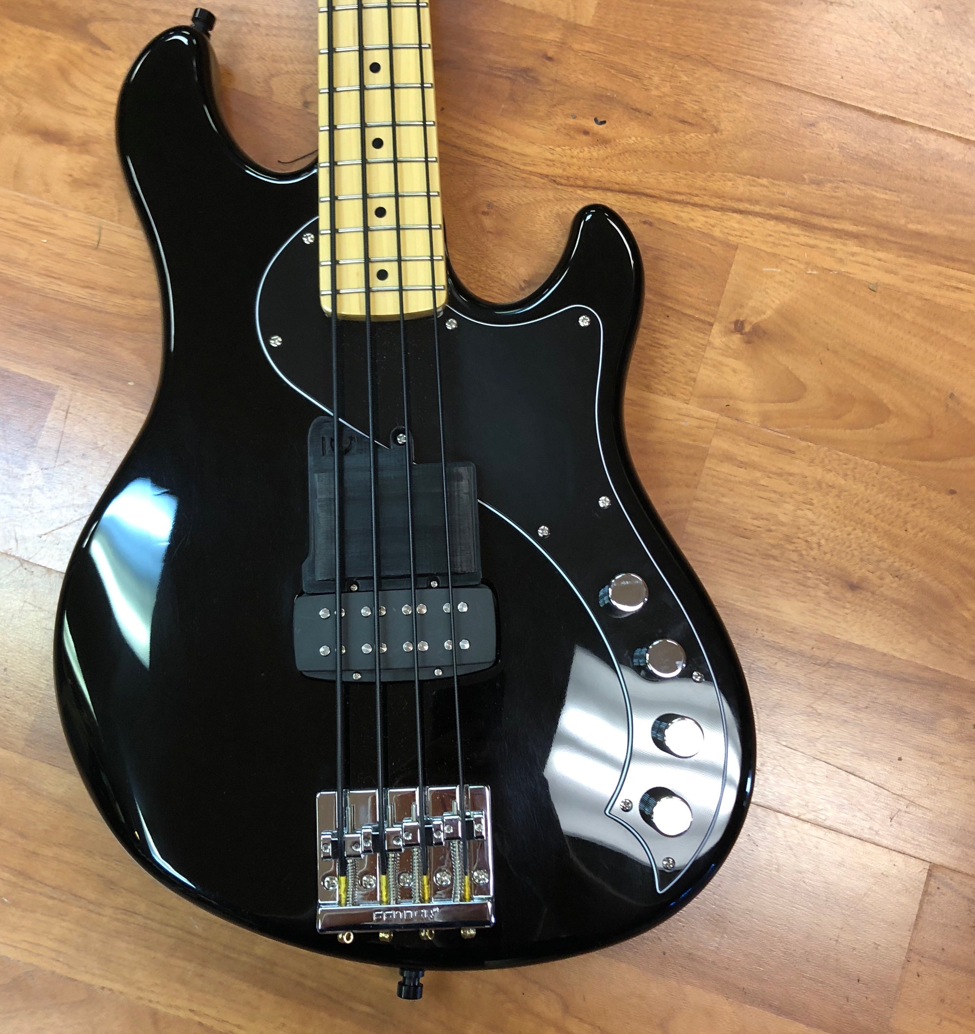 Squier Deluxe Active Dimension Bass - Evolution Music