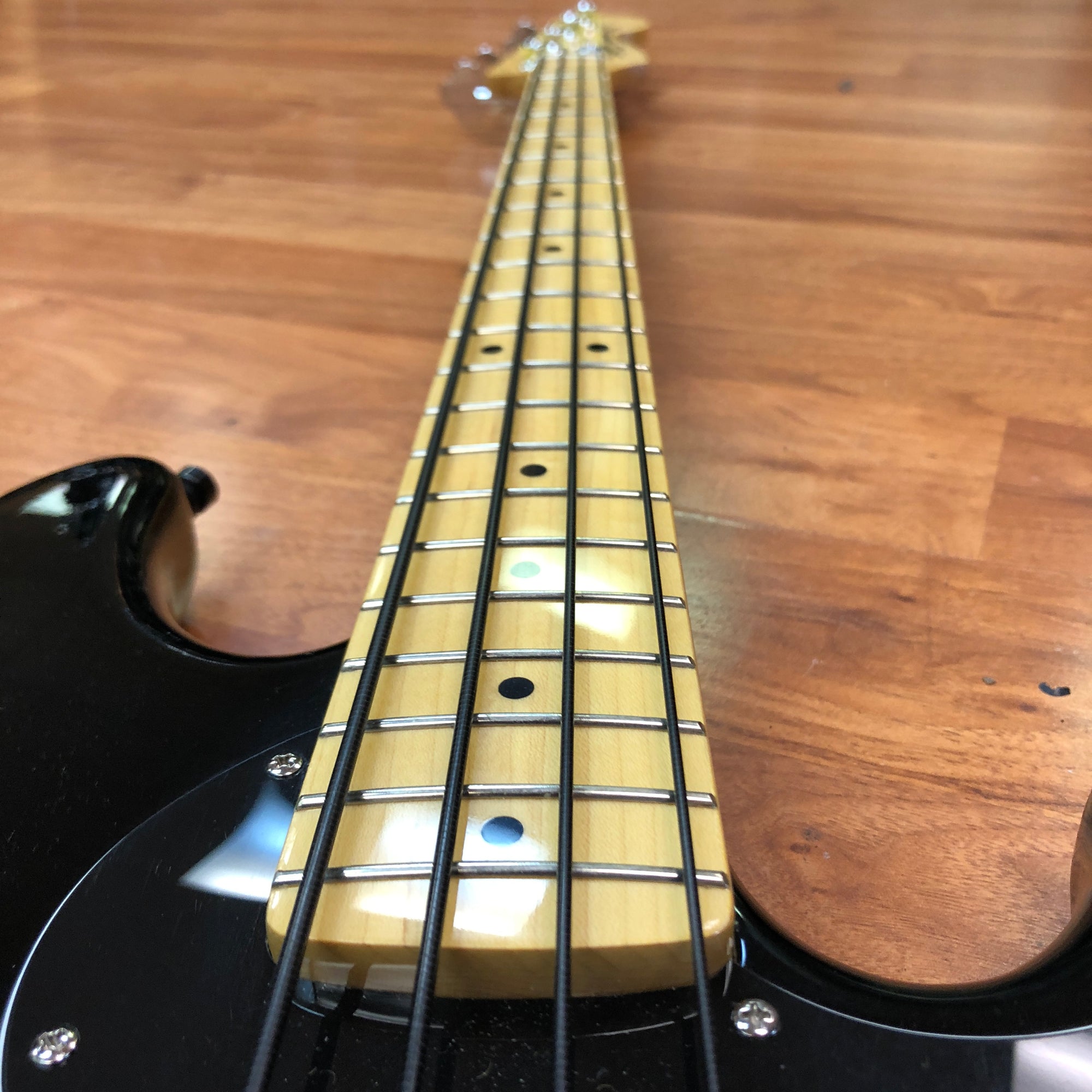 Squier Deluxe Active Dimension Bass
