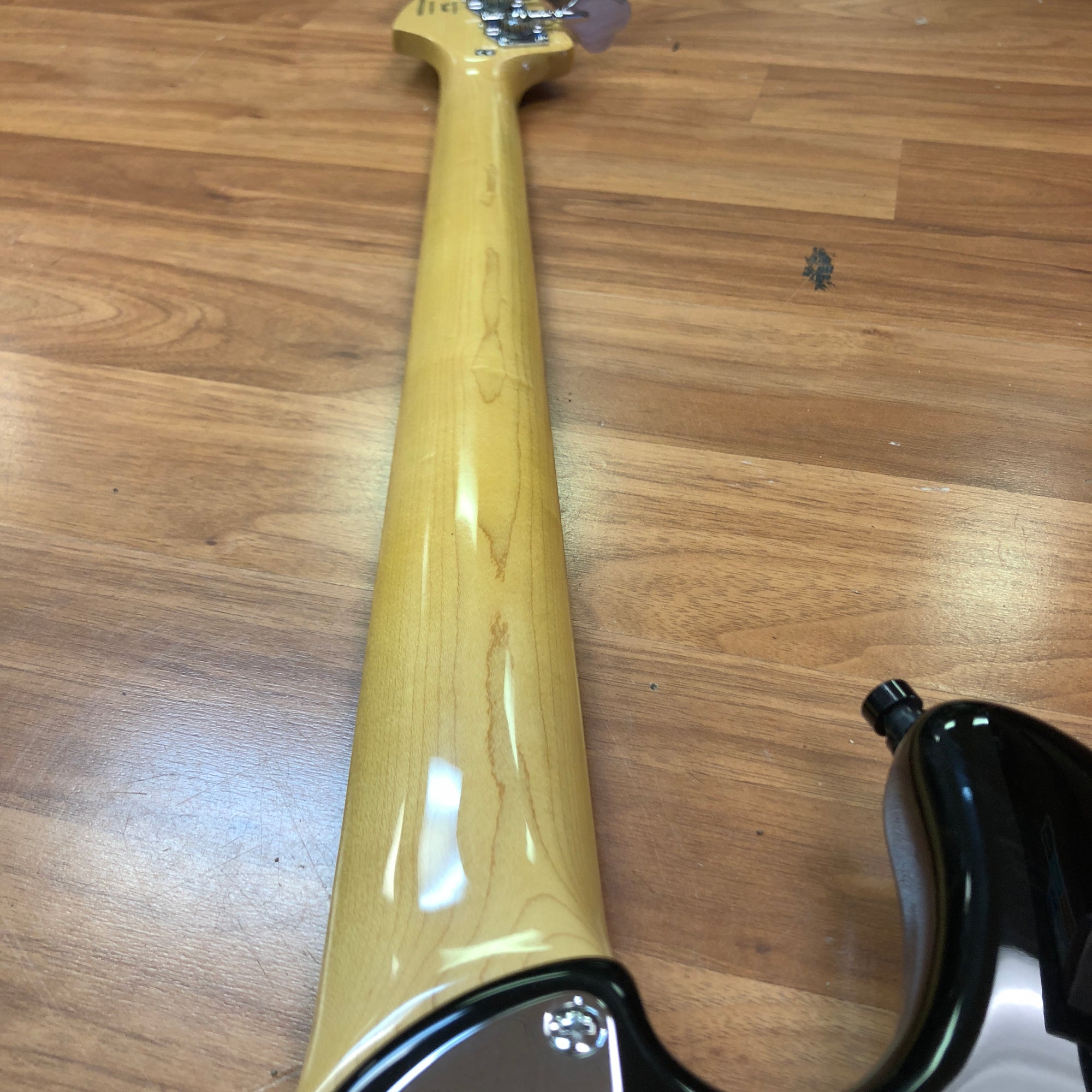 Squier Deluxe Active Dimension Bass
