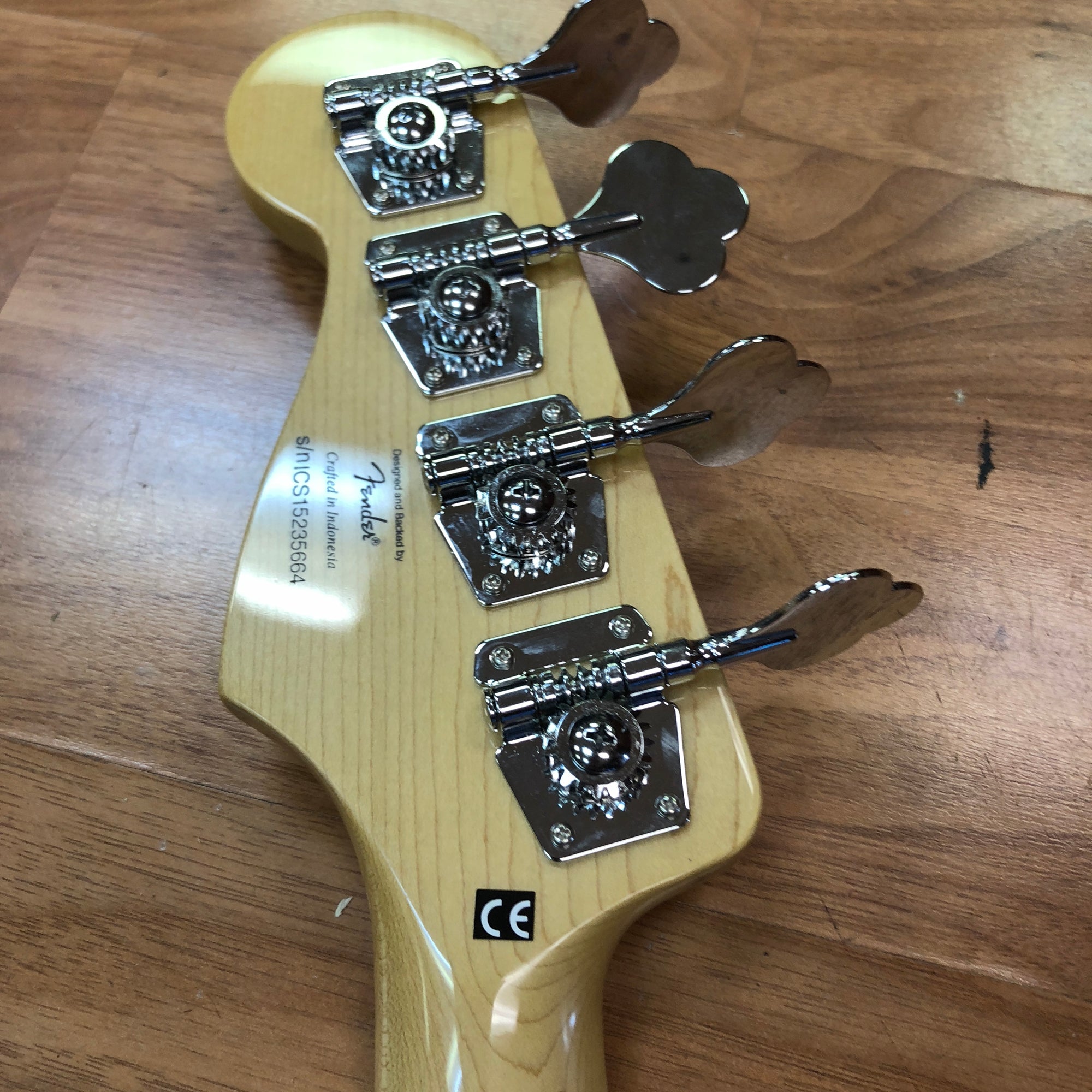 Squier Deluxe Active Dimension Bass