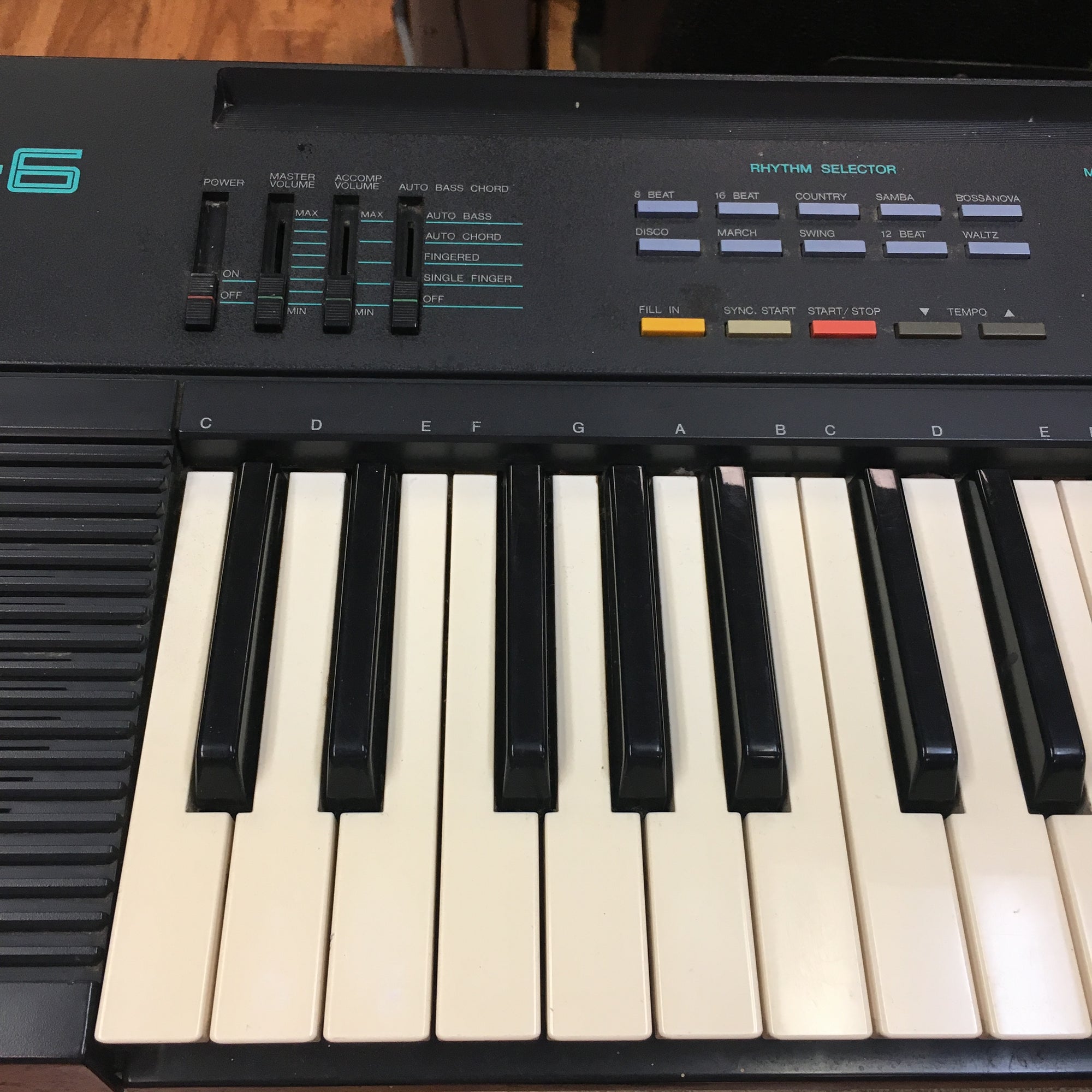 Yamah PSR-6 Electronic Keyboard