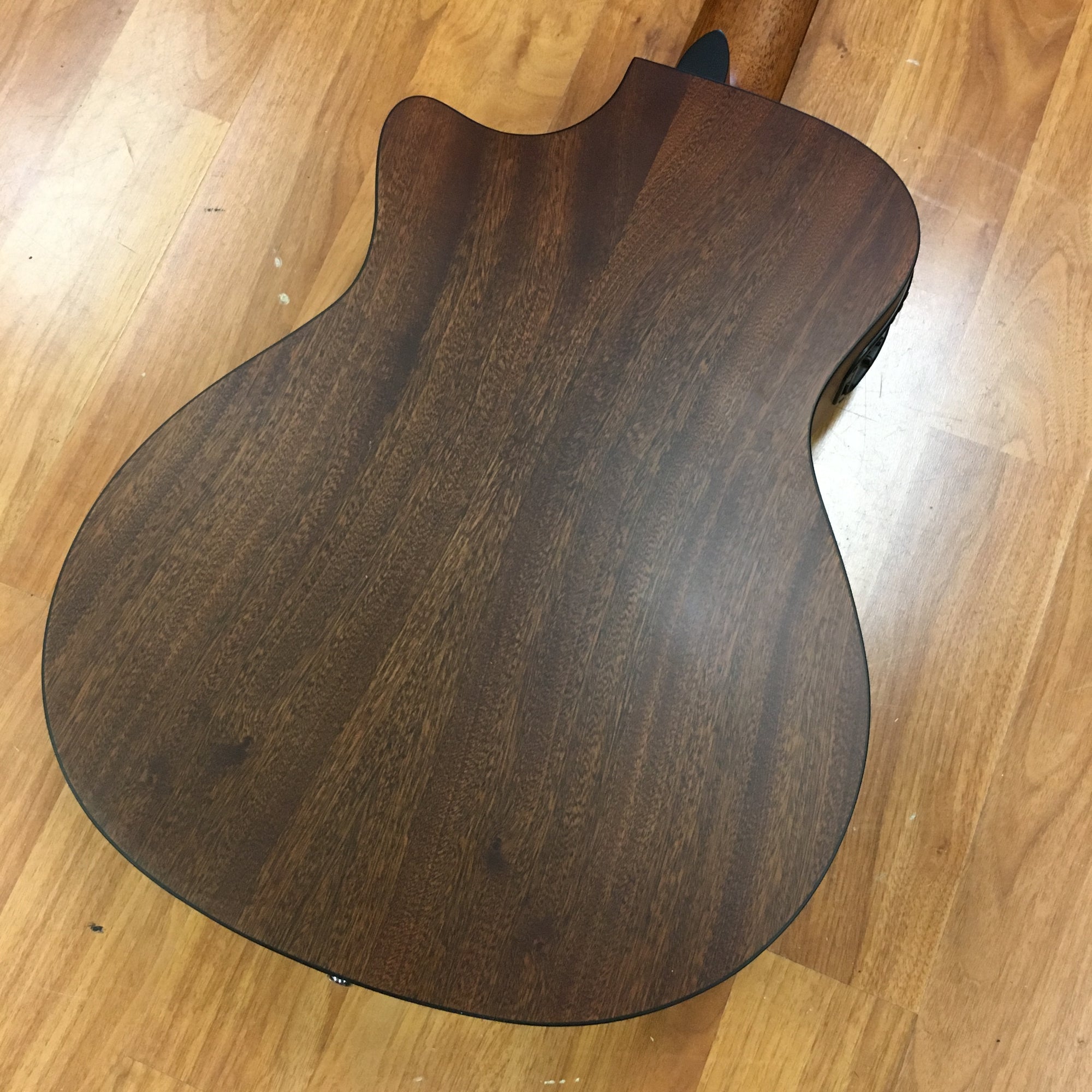 Agile Renaissance 8 String w Case