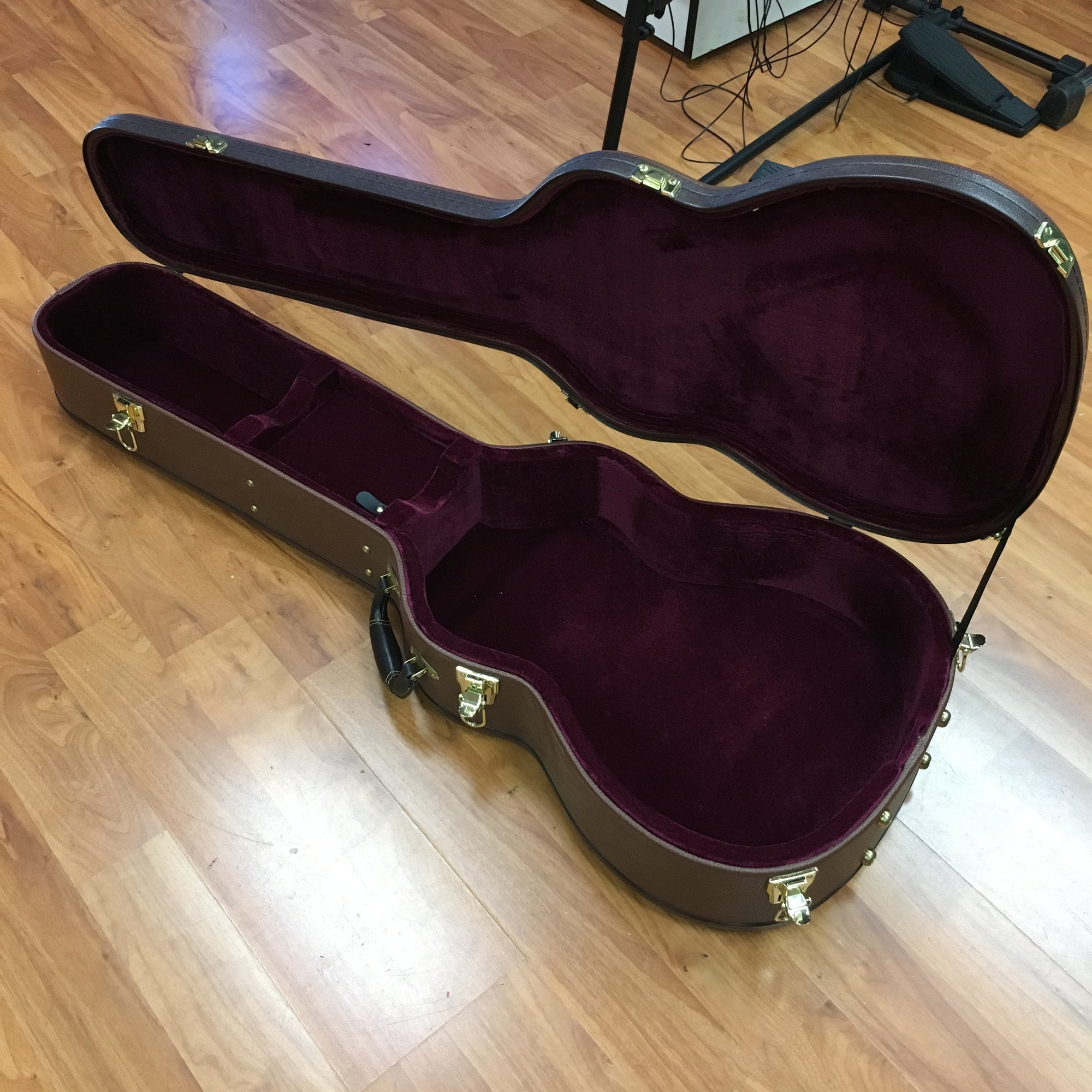 Agile Renaissance 8 String w Case