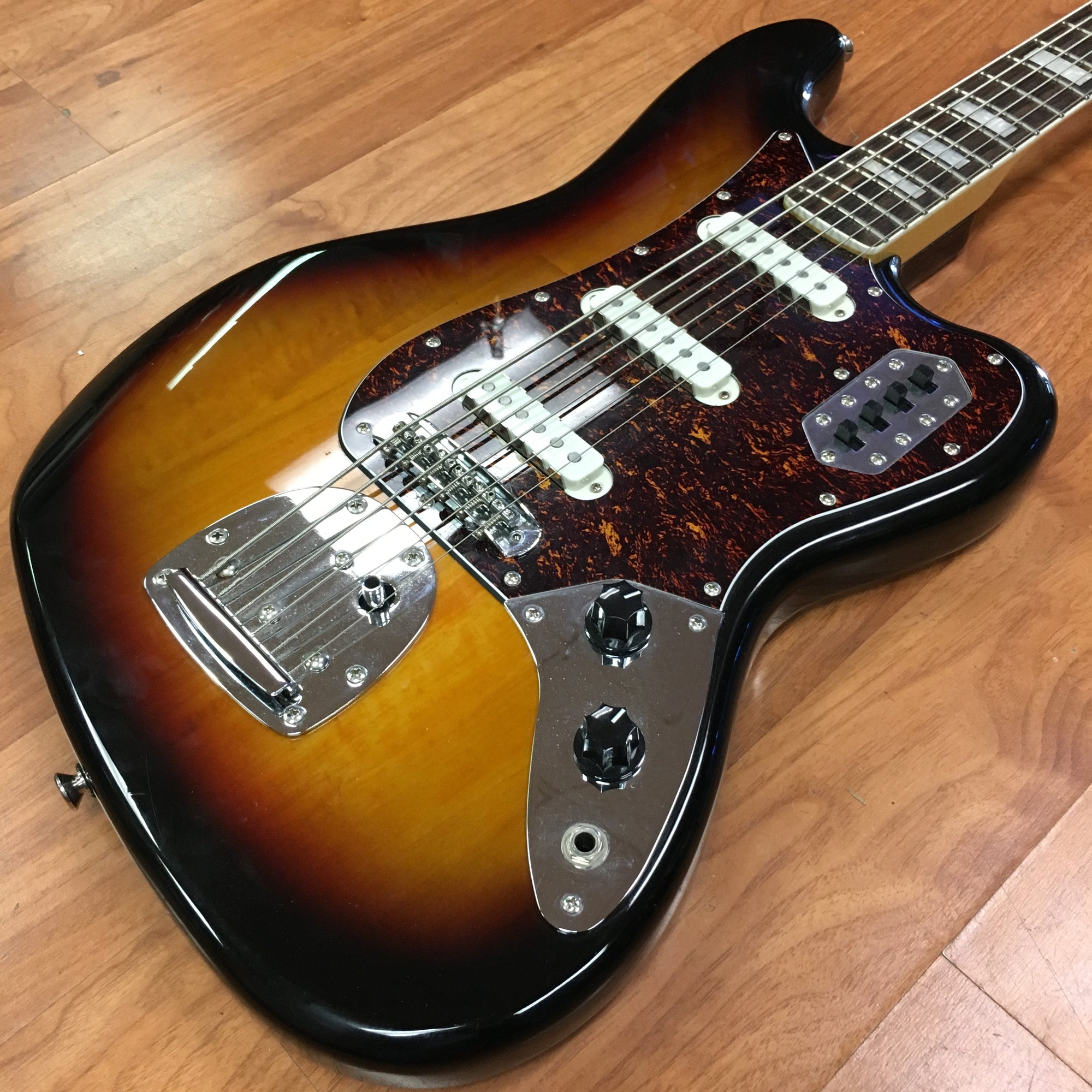 Squier Vintage Modified Bass VI