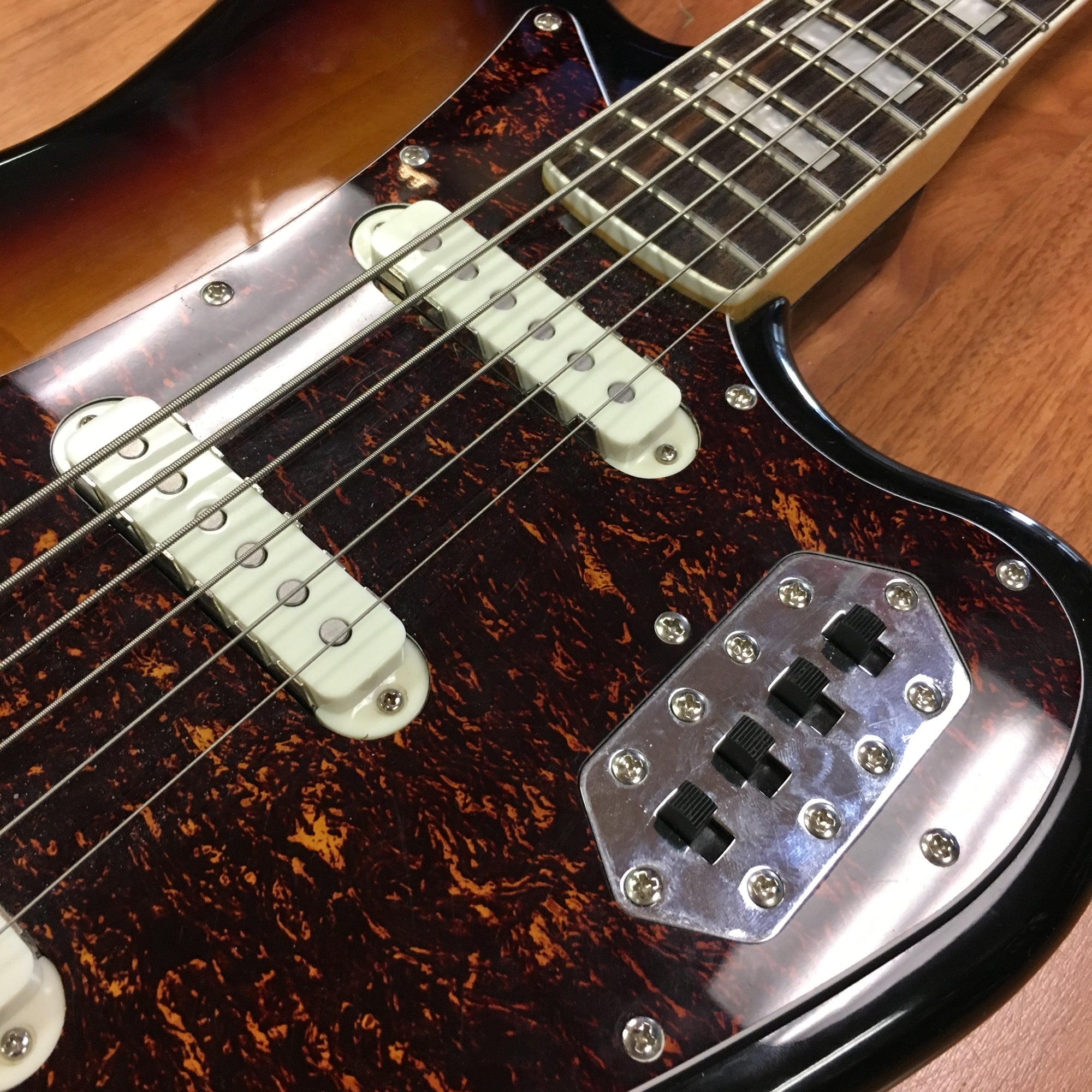 Squier Vintage Modified Bass VI