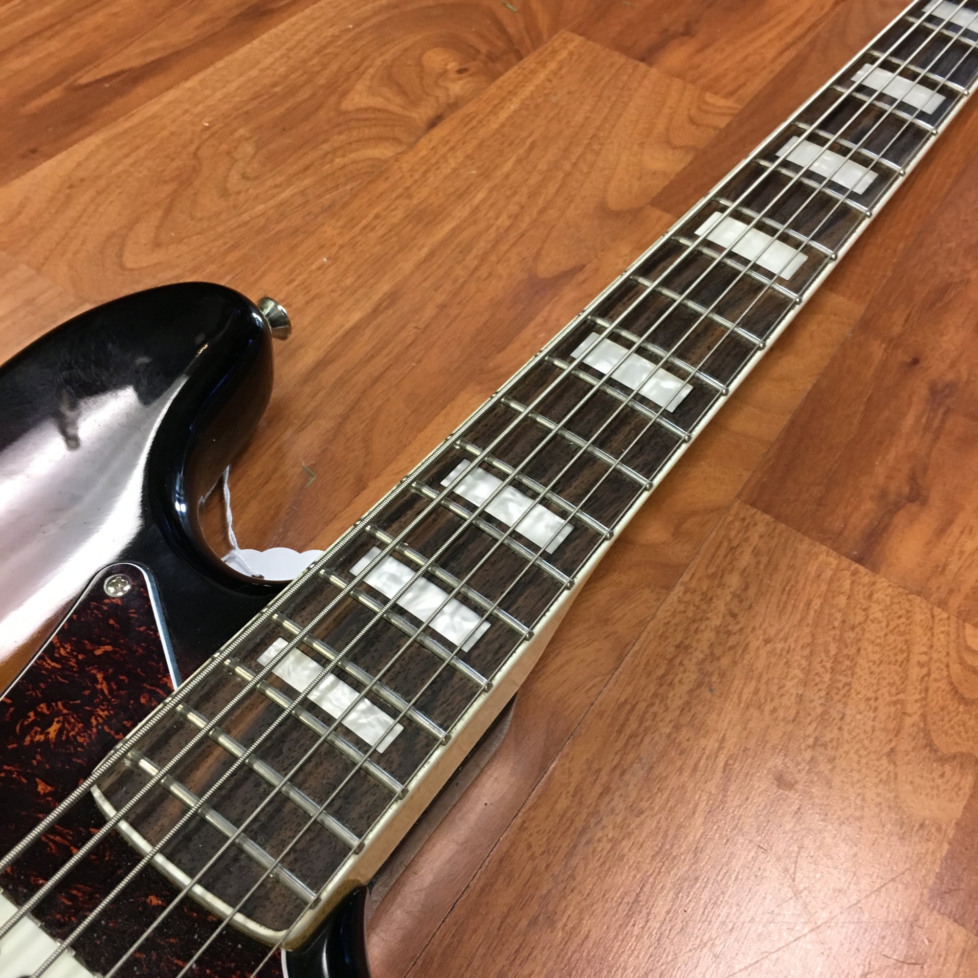 Squier Vintage Modified Bass VI