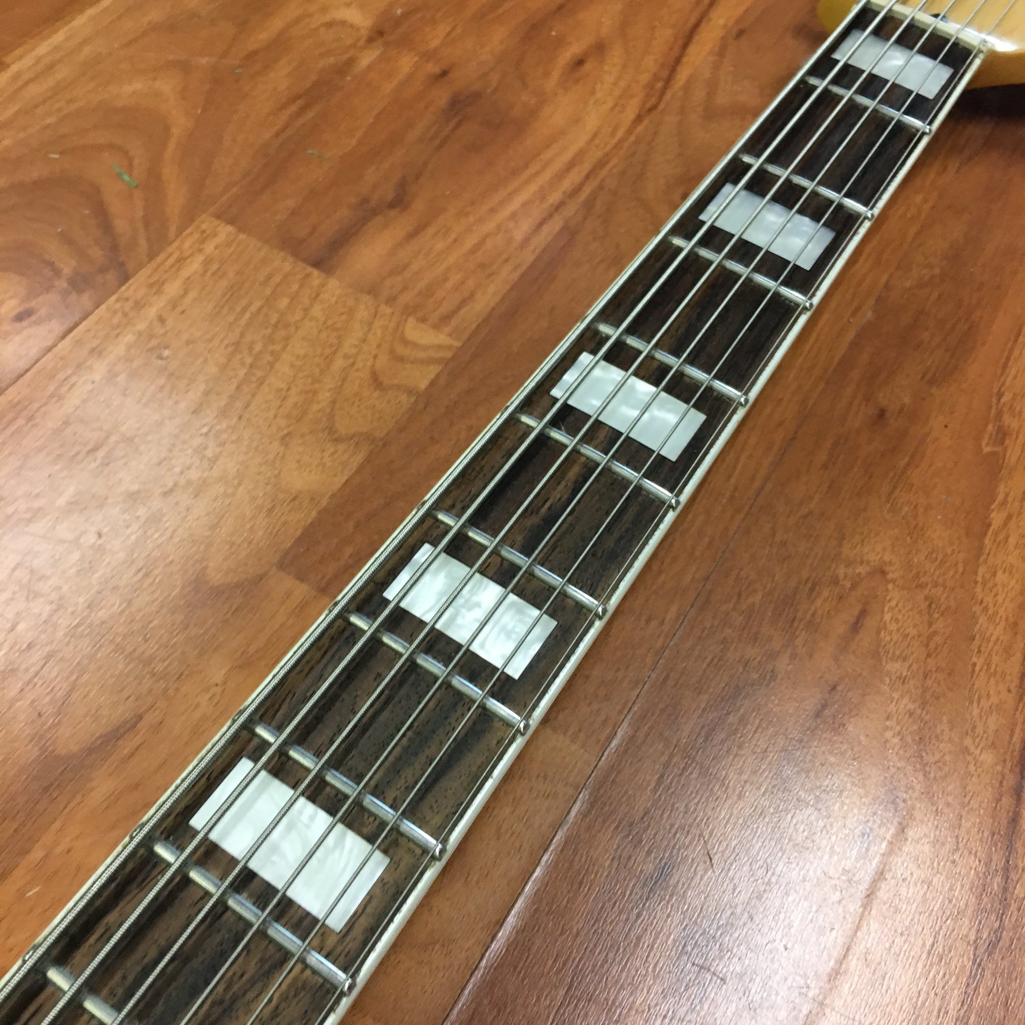 Squier Vintage Modified Bass VI