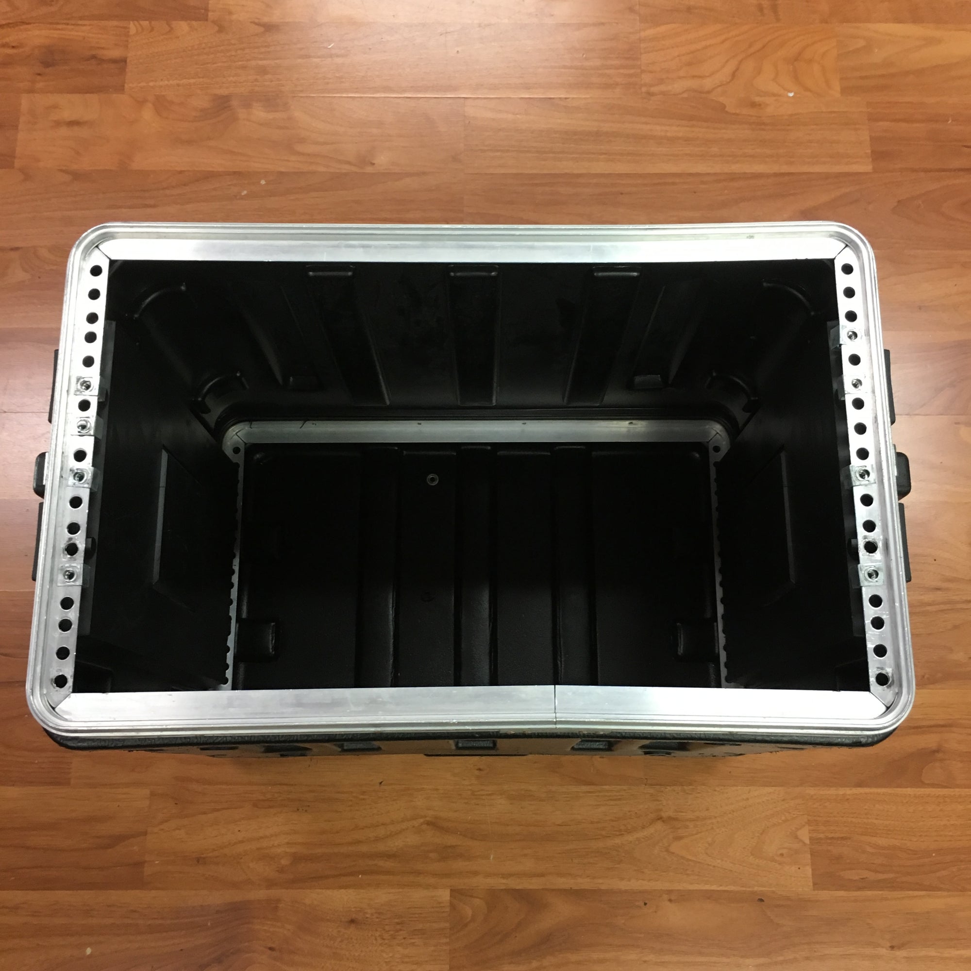 SKB 6 Space Rack