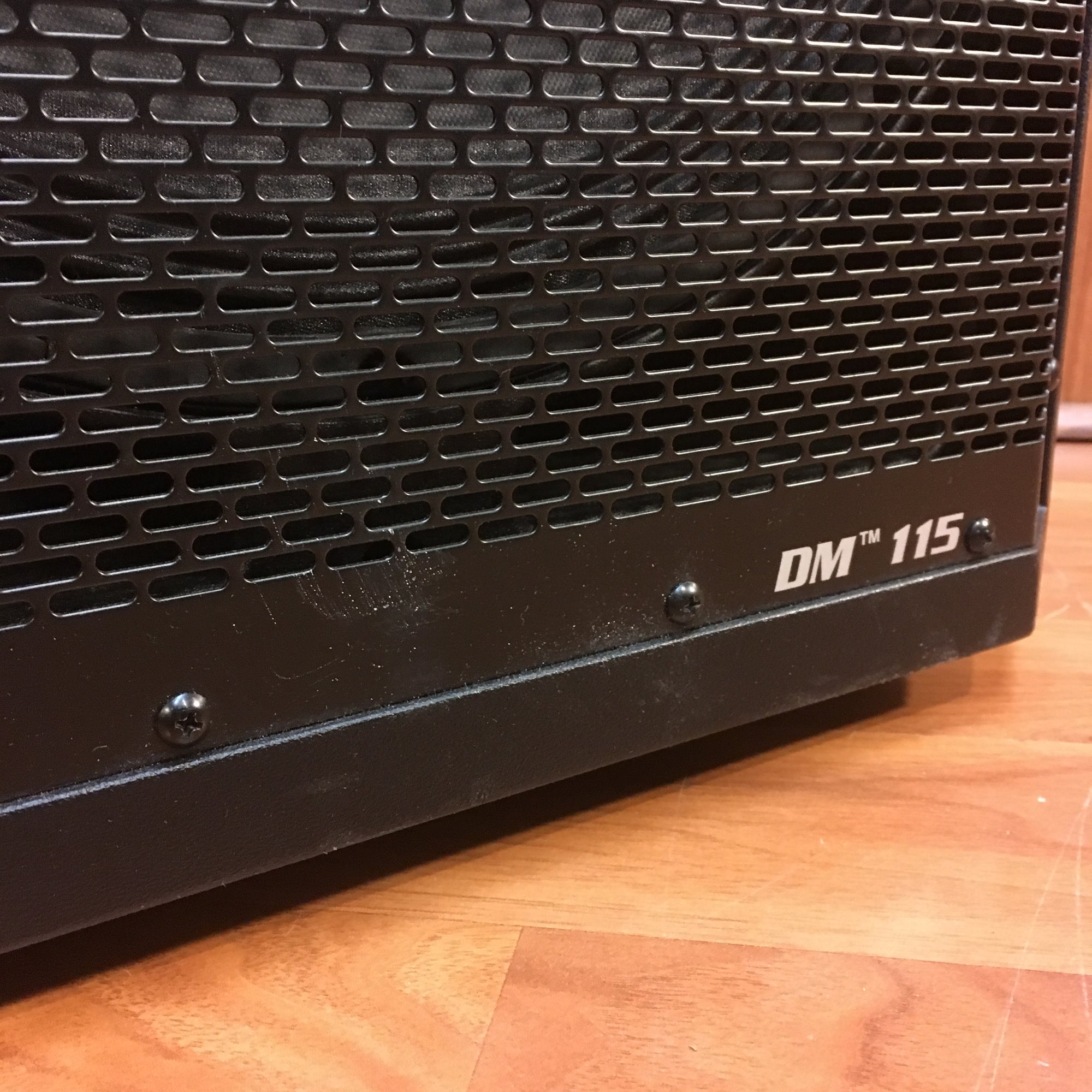 Peavey Dark Matter 115 660W 15in Powered Speaker