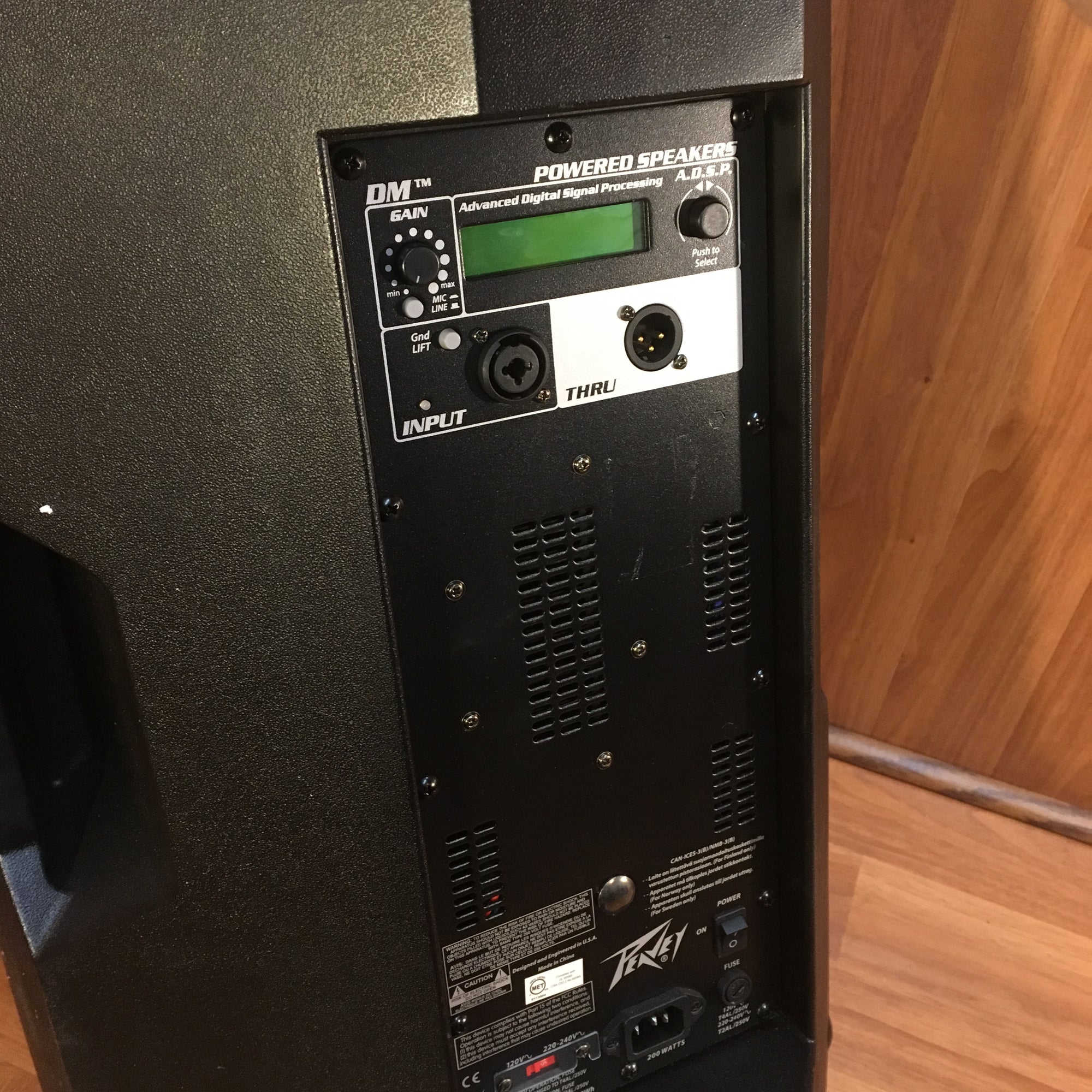 Peavey Dark Matter 115 660W 15in Powered Speaker