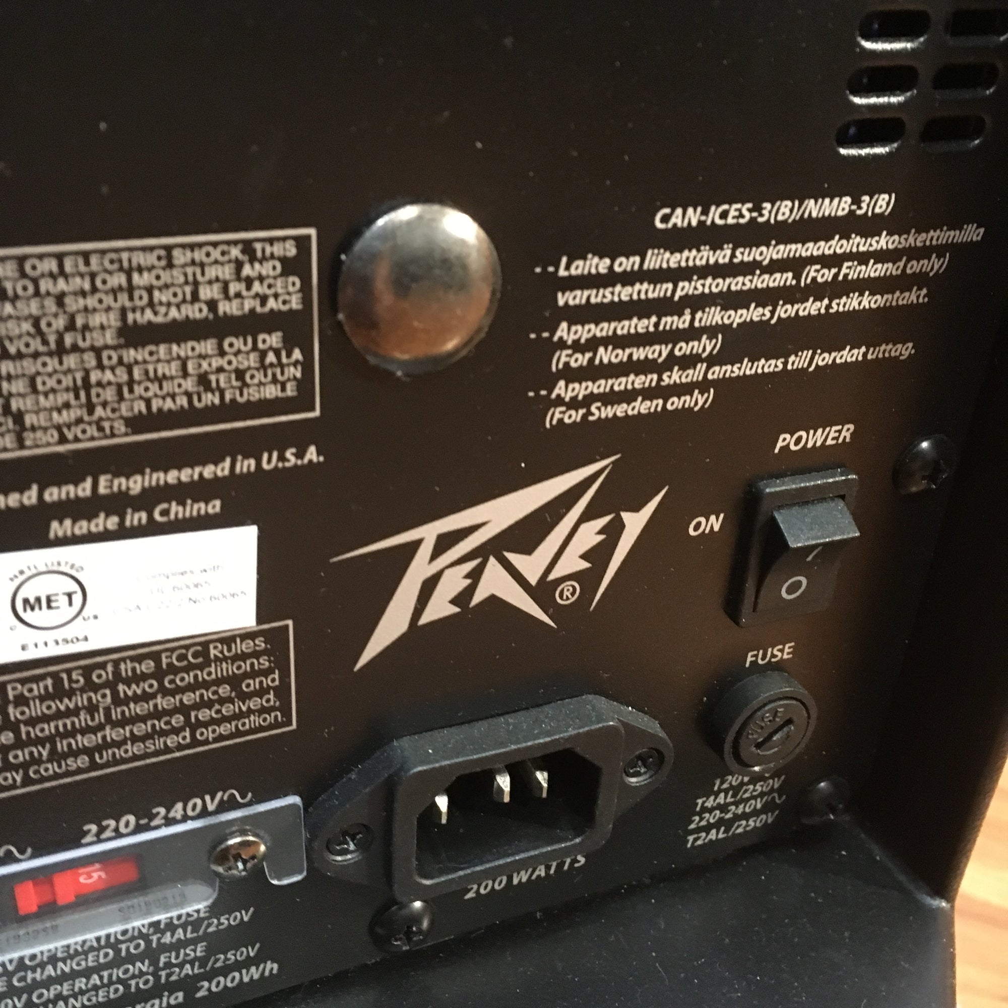 Peavey Dark Matter 115 660W 15in Powered Speaker - Evolution Music
