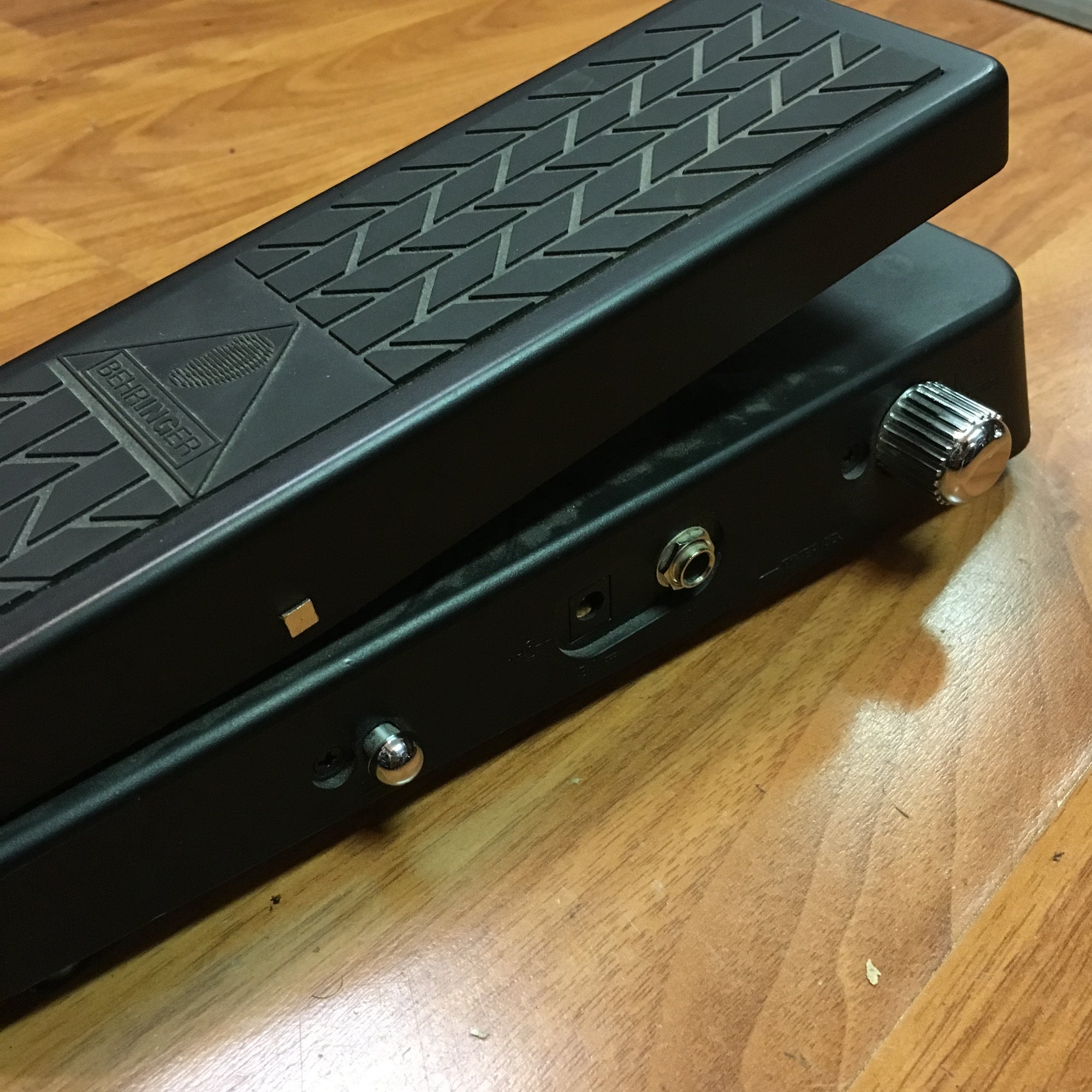Behringer Hellbabe Wah Pedal - Evolution Music