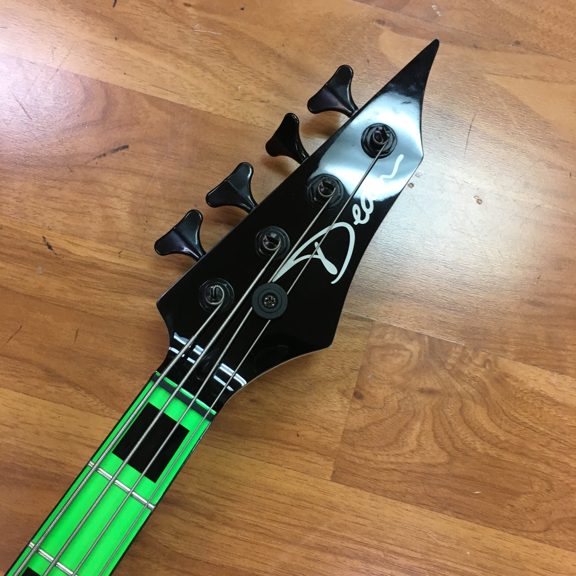 Dean Custom Zone Bass Nuclear Green