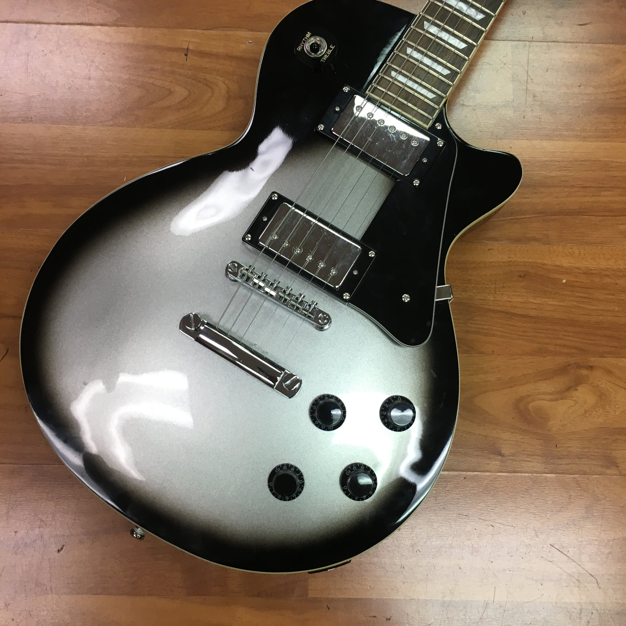 Agile 2000 LP Style Silver Burst