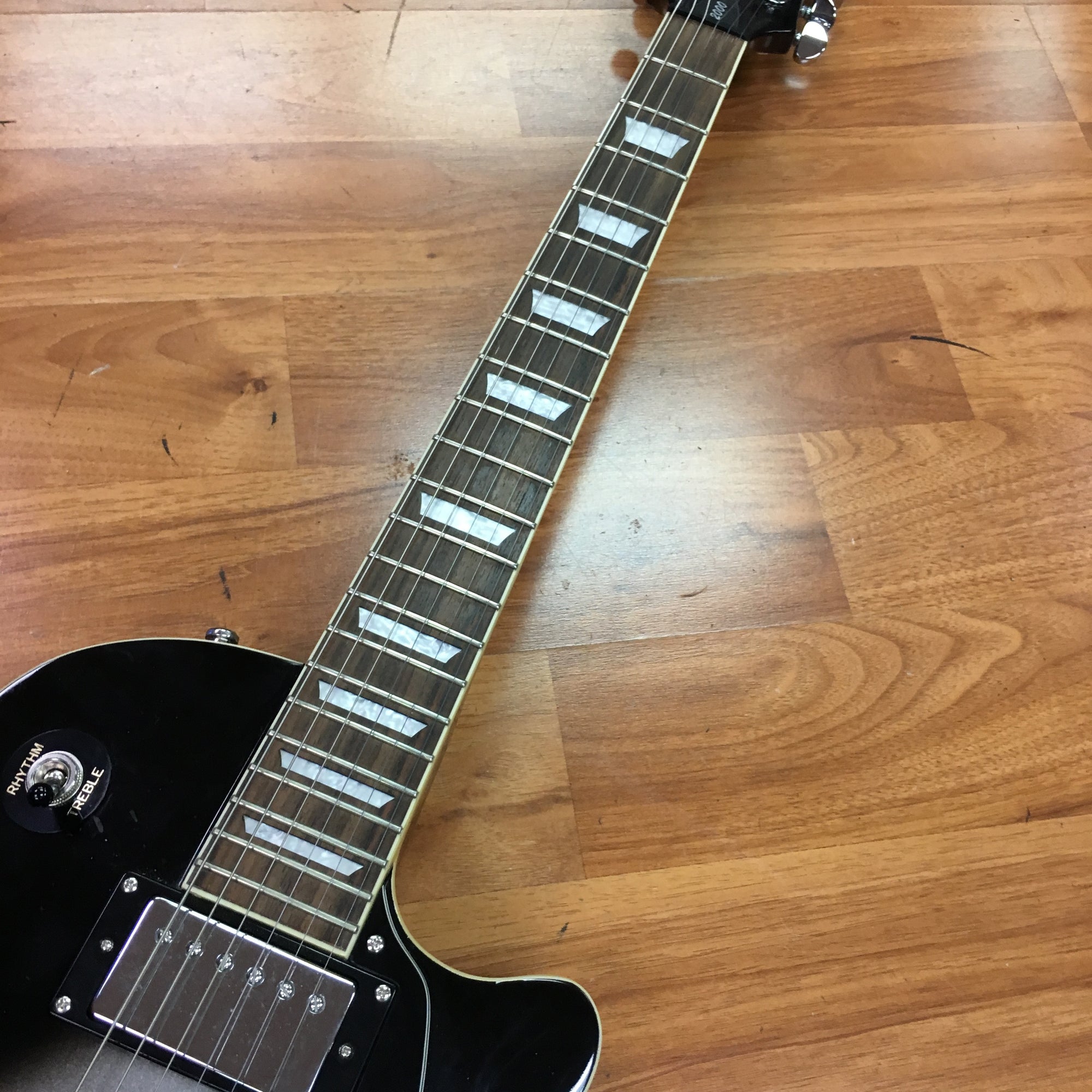 Agile 2000 LP Style Silver Burst