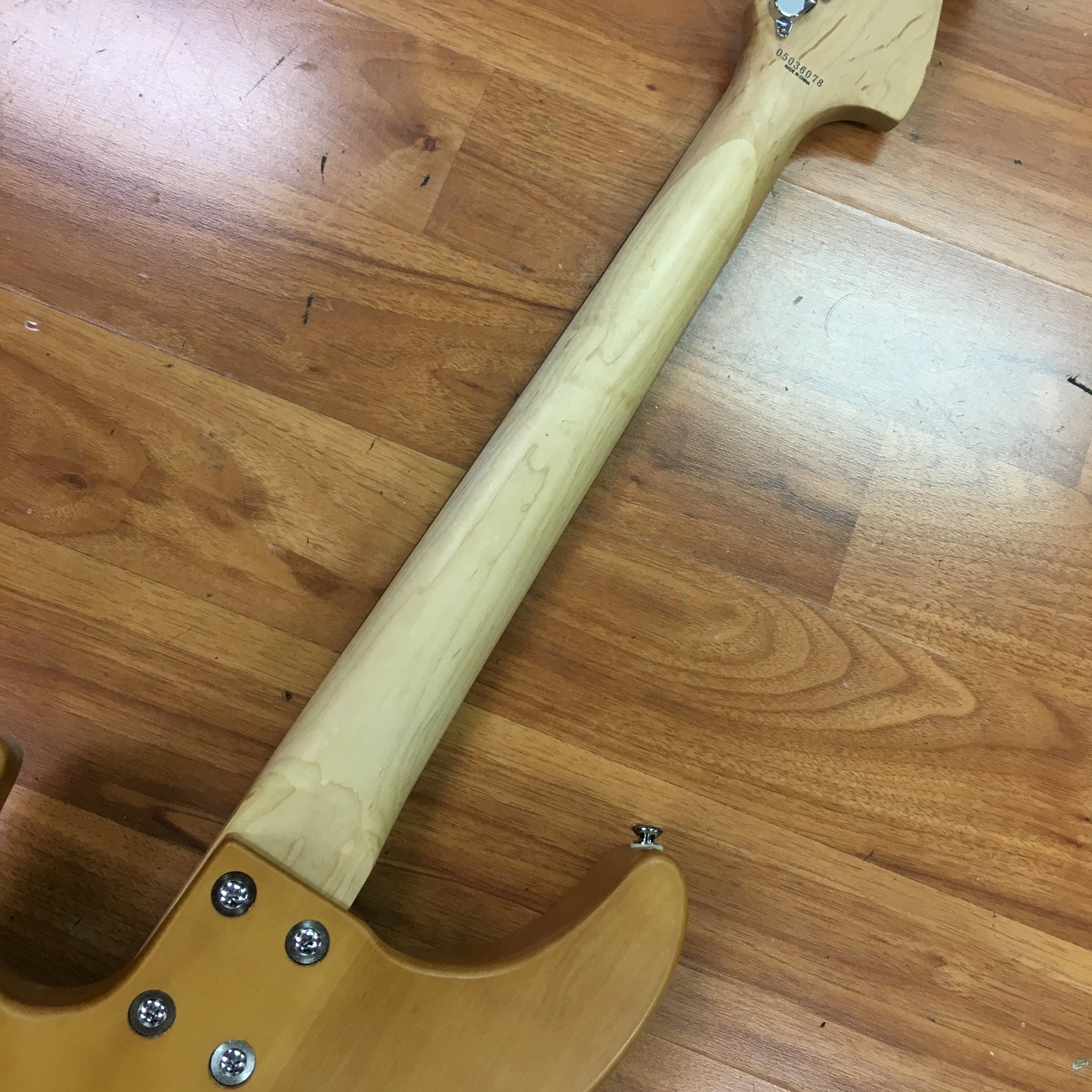 Washburn N1 Nuno Bettencourt Signature Model - Evolution Music Washburn N1 Nuno Bettencourt Signature Model - Evolution Music