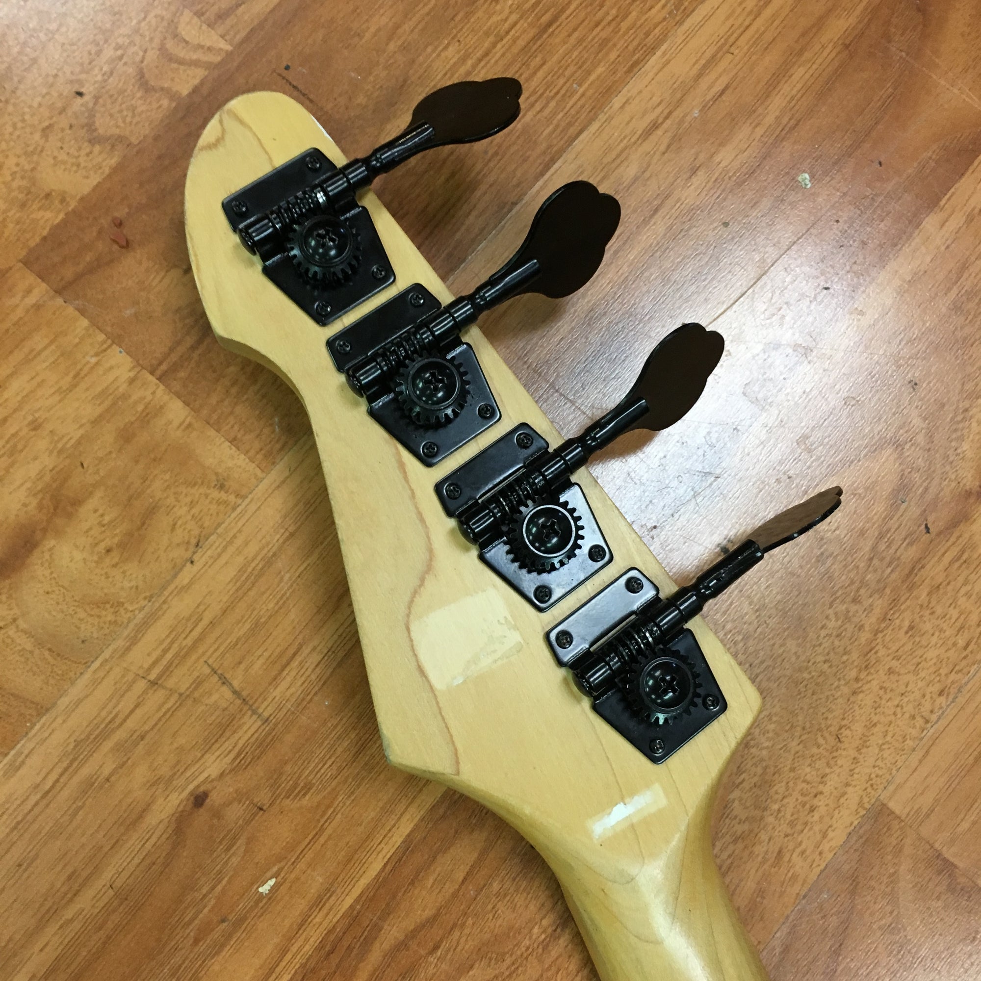 Peavey Milestone II w/ EMG Pickup