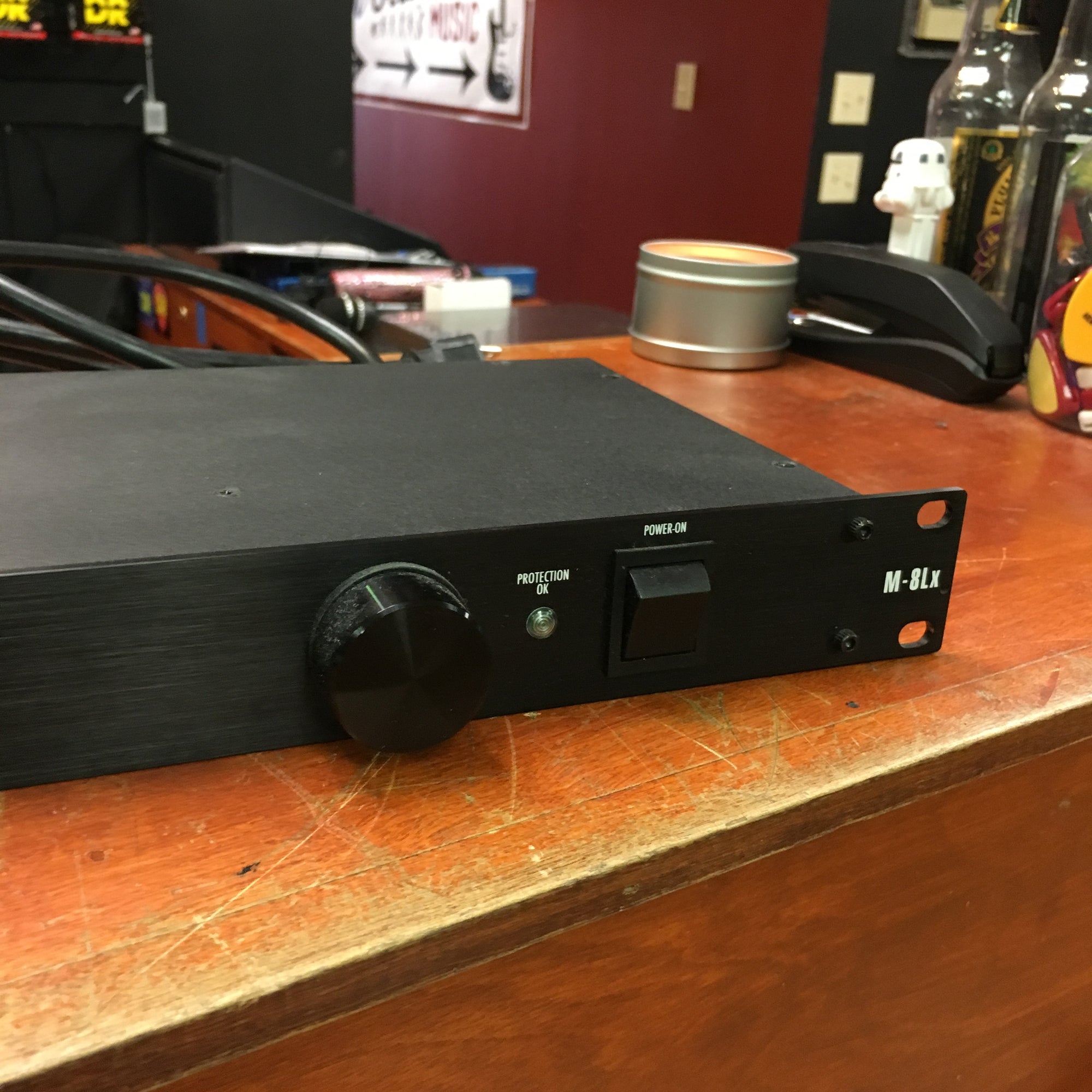 Furman M-8LX Power Conditioner - Evolution Music