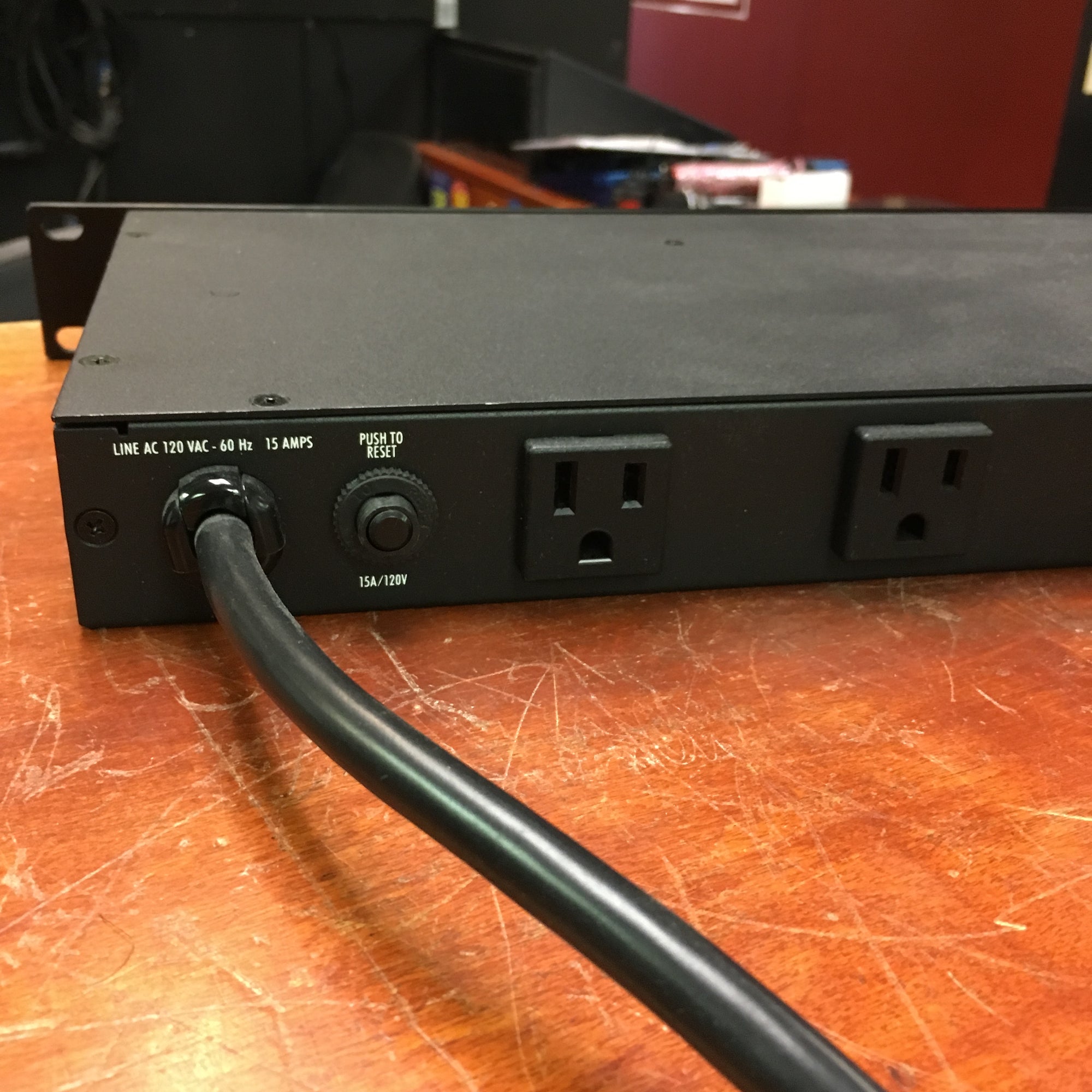 FURMAN M-8lx パワーディストリビューター Furman M-8LX Power Conditioner – Power Protection & Noise Filtration