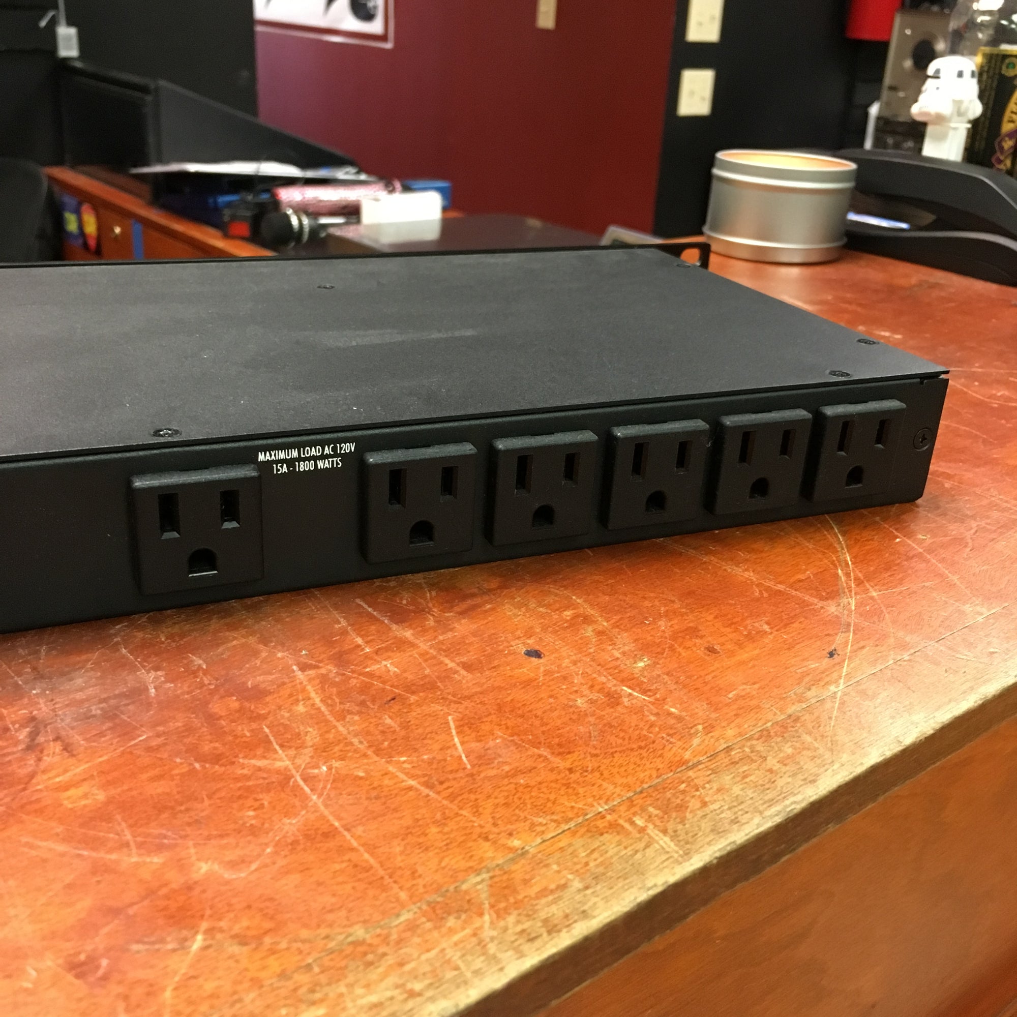 Furman M-8LX Power Conditioner - Evolution Music