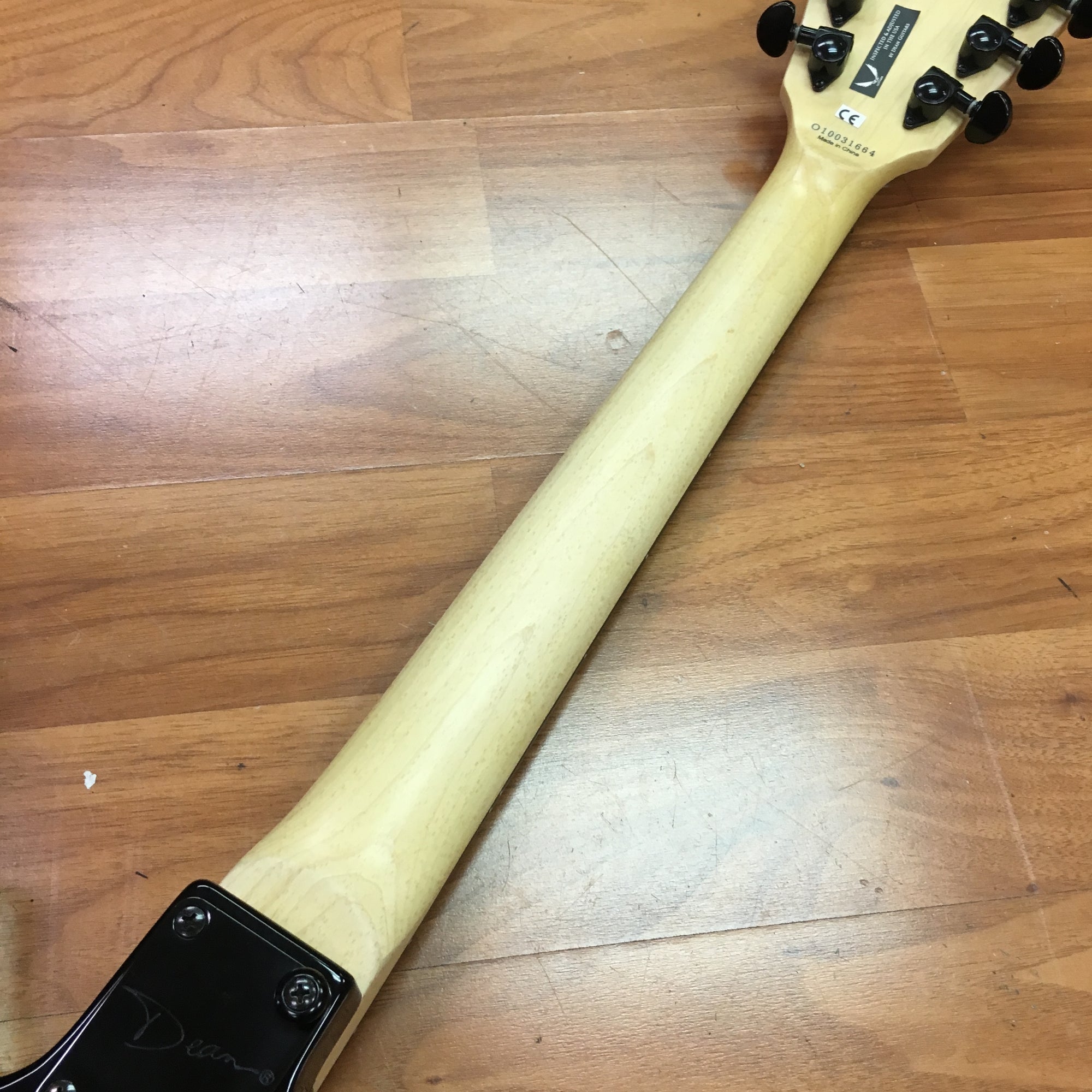 Dean Razorback Bio Mech Signed Vince Minogue w/Case