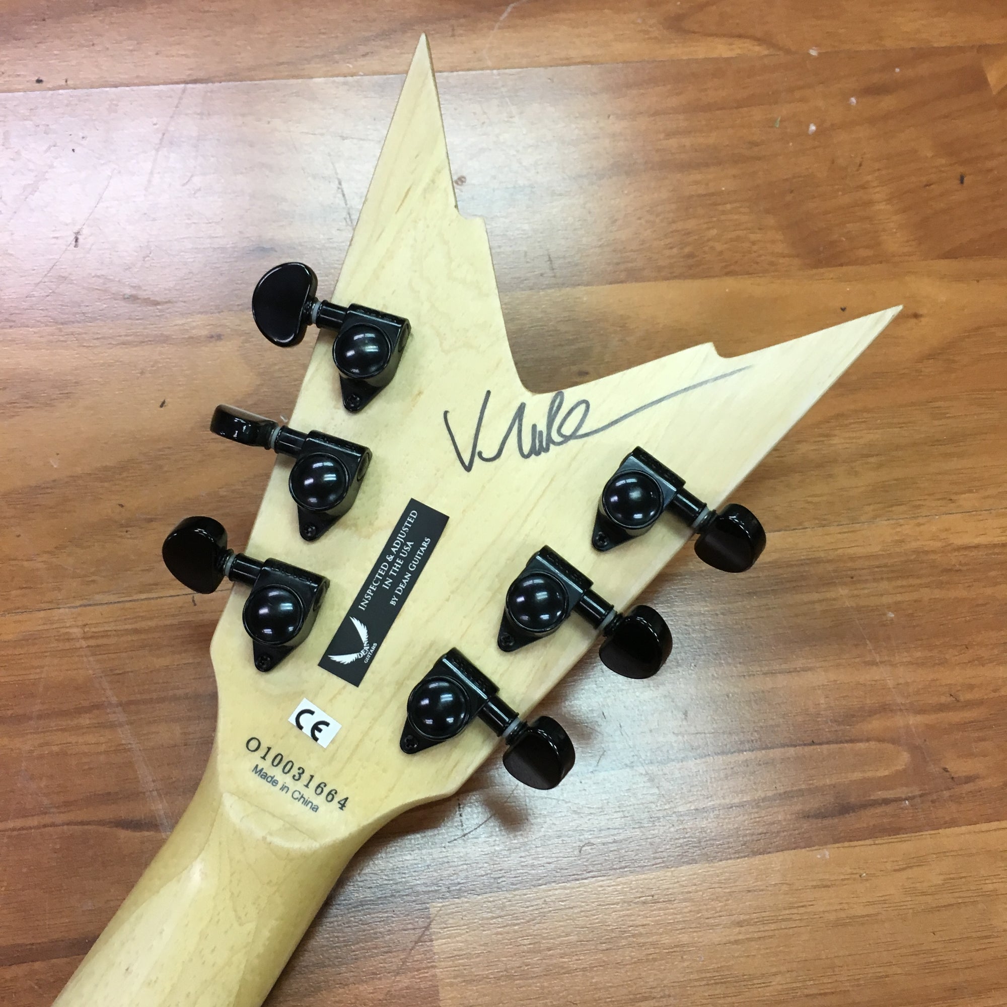 Dean Razorback Bio Mech Signed Vince Minogue w/Case