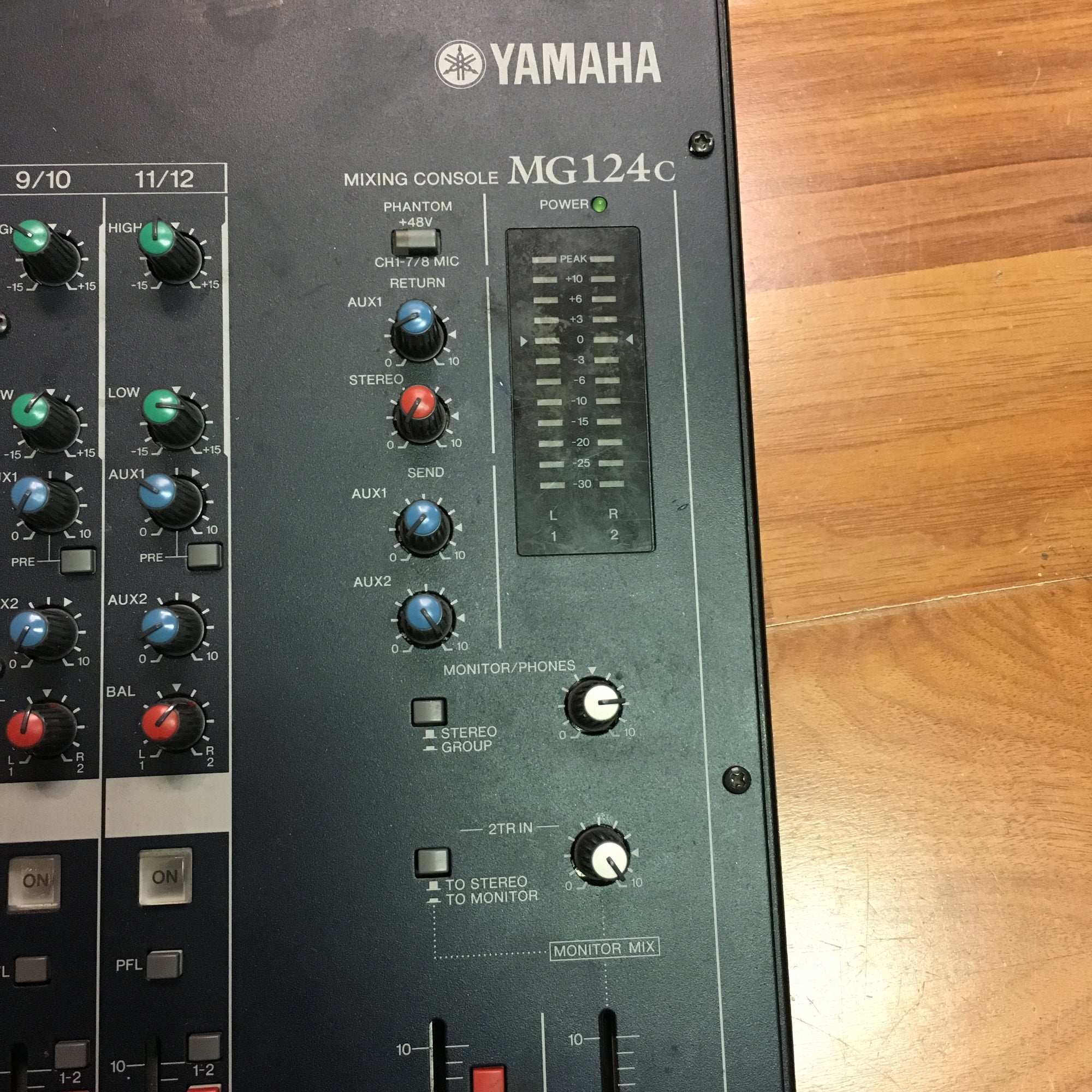 Yamaha MG124C Passive Mixer w. PS - Evolution Music Yamaha MG124C Passive Mixer w. PS - Evolution Music