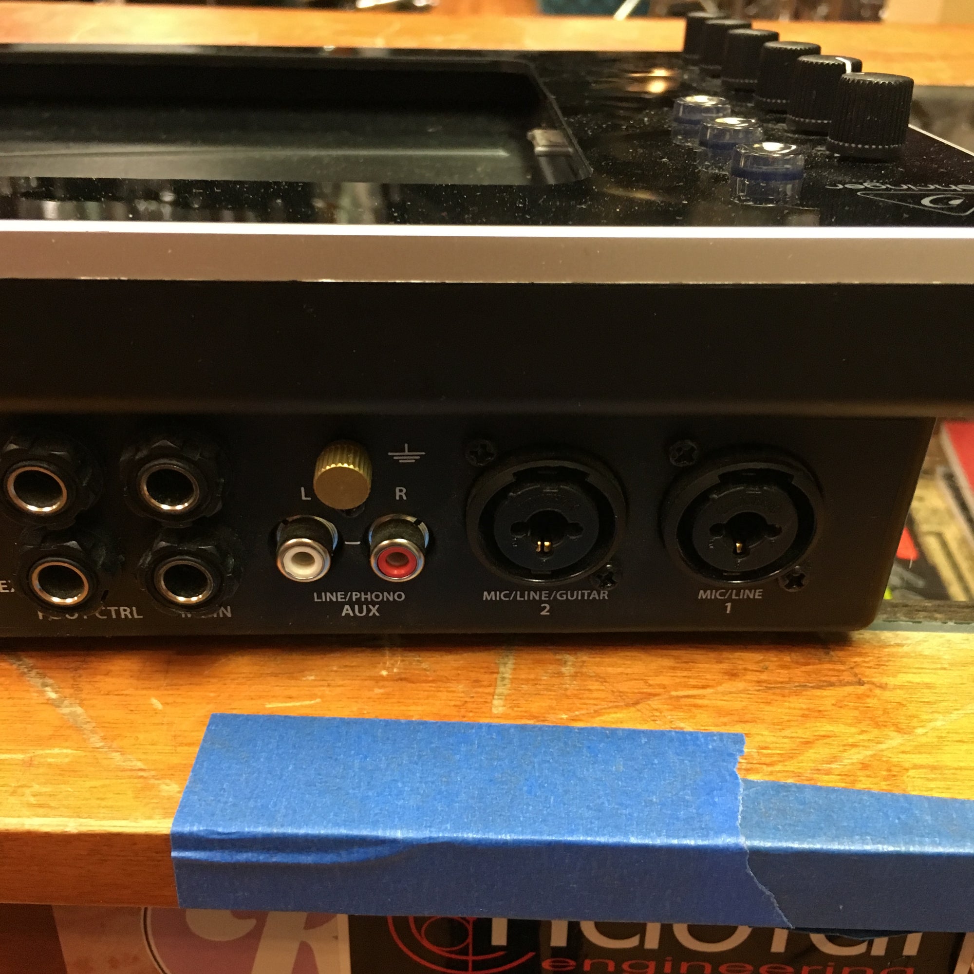 Behringer iStudio IS202 iPad Interface